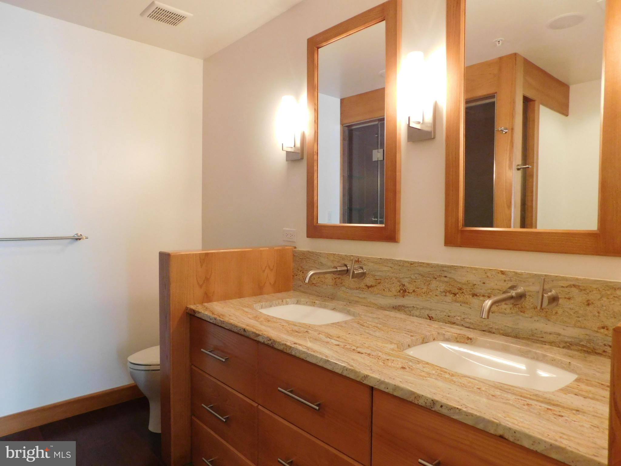 COURTHOUSE SQUARE - Residential Lease