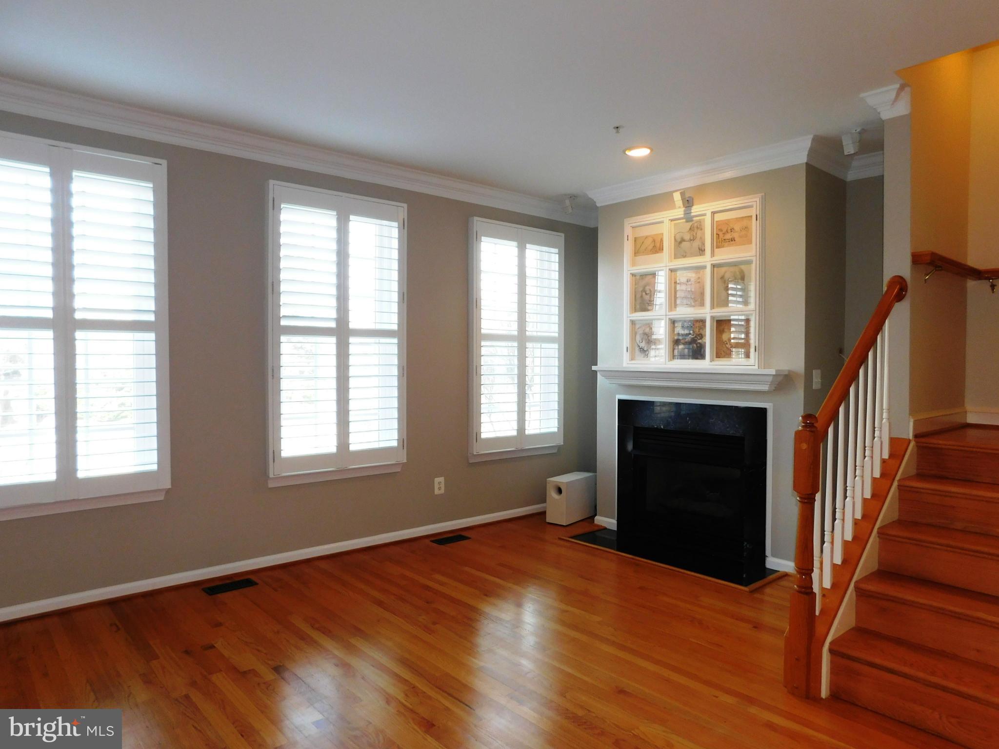 COURTHOUSE SQUARE - Residential Lease