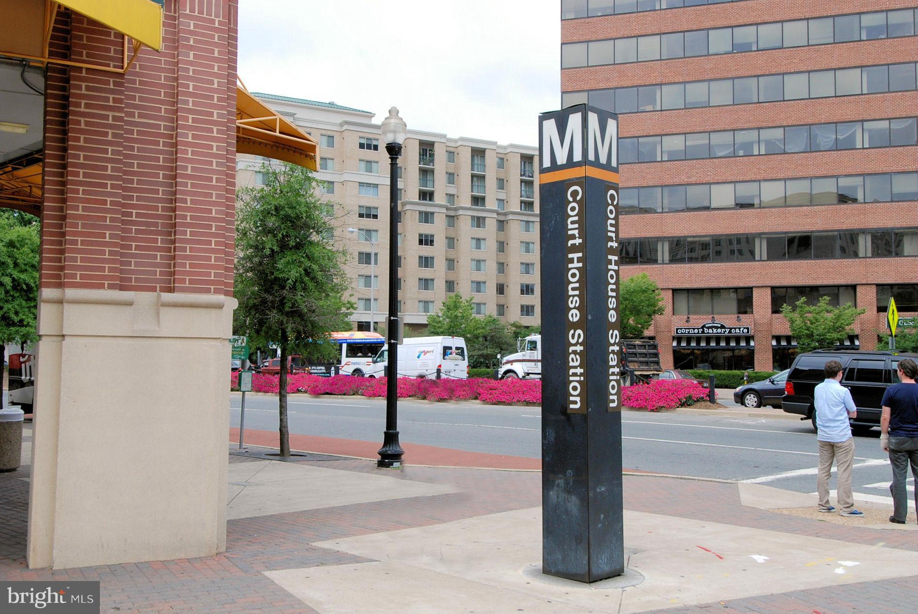 COURTHOUSE SQUARE - Residential Lease