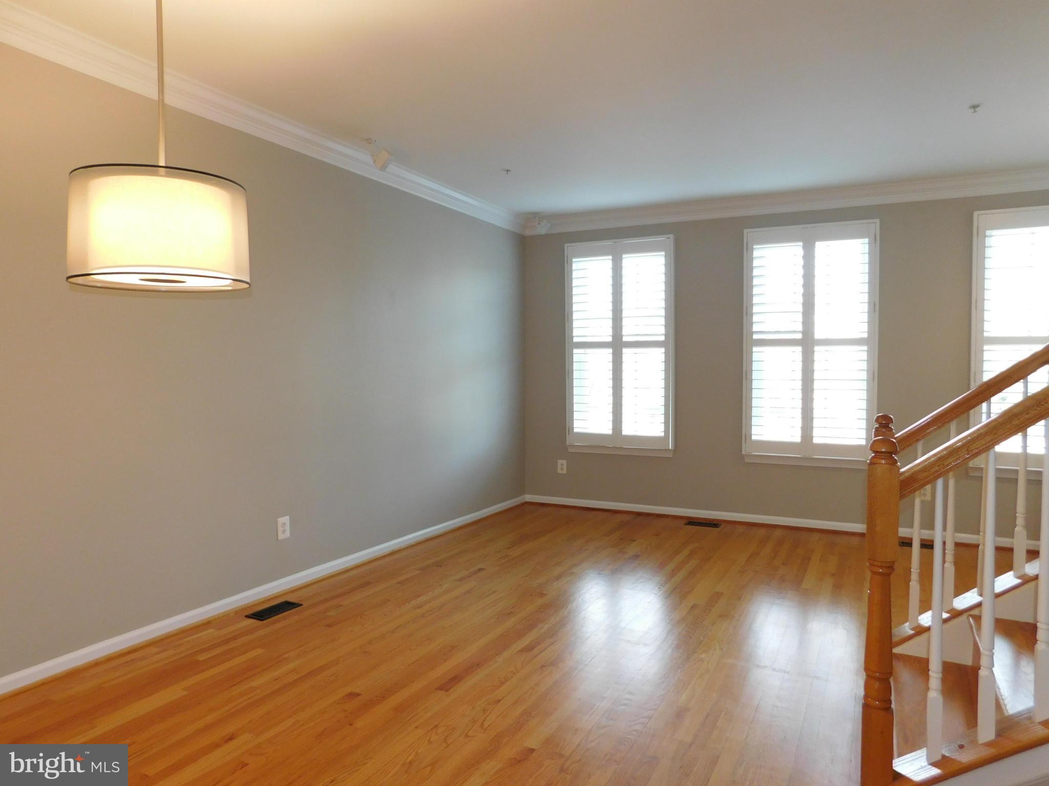 COURTHOUSE SQUARE - Residential Lease