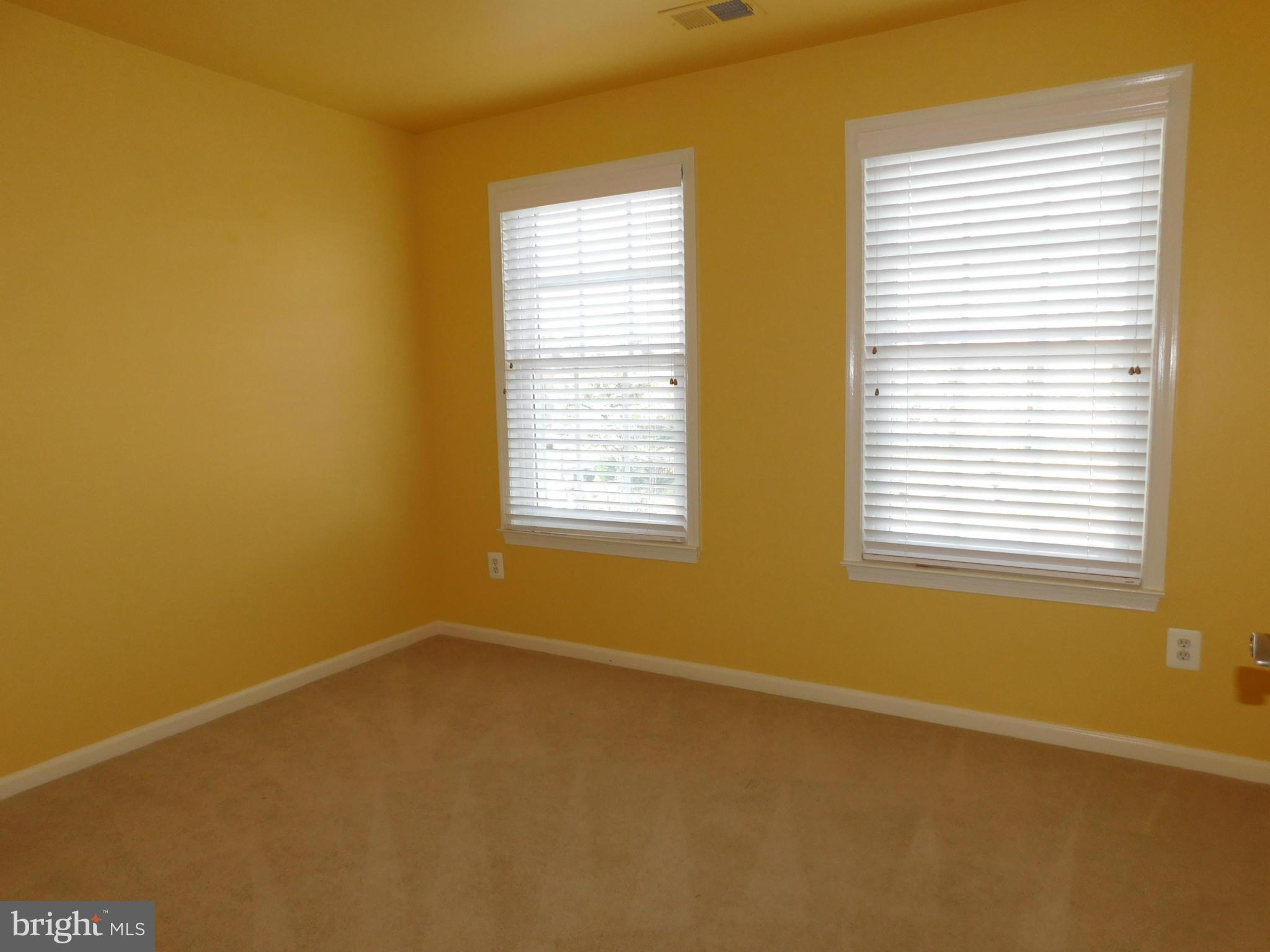 COURTHOUSE SQUARE - Residential Lease