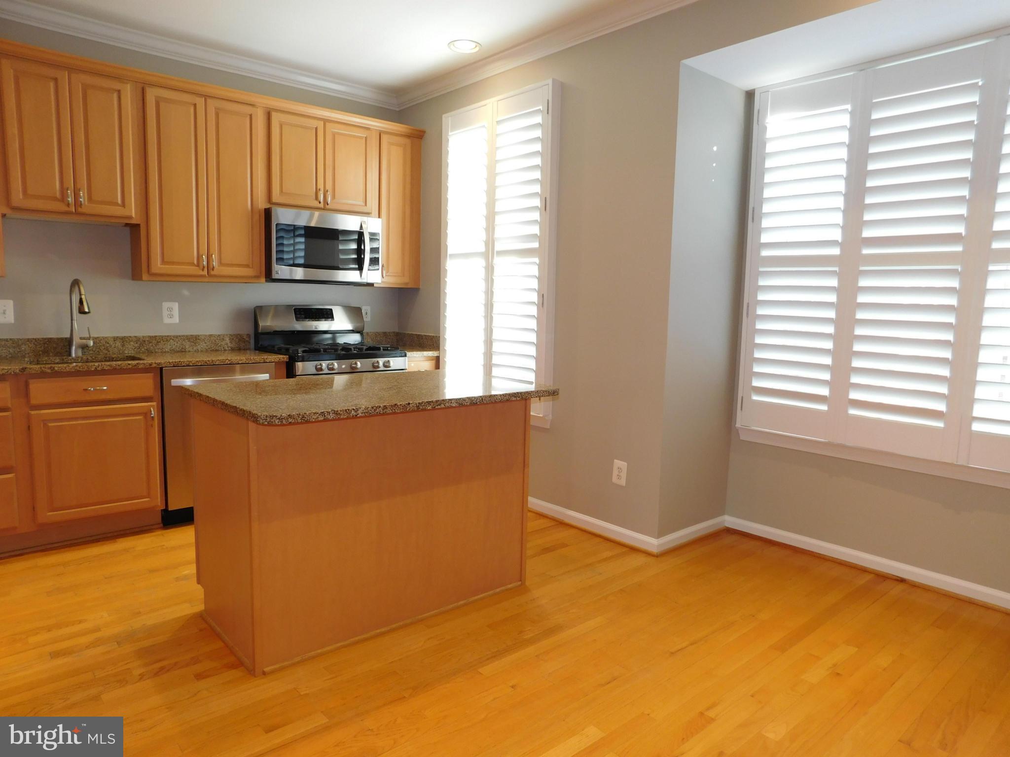 COURTHOUSE SQUARE - Residential Lease