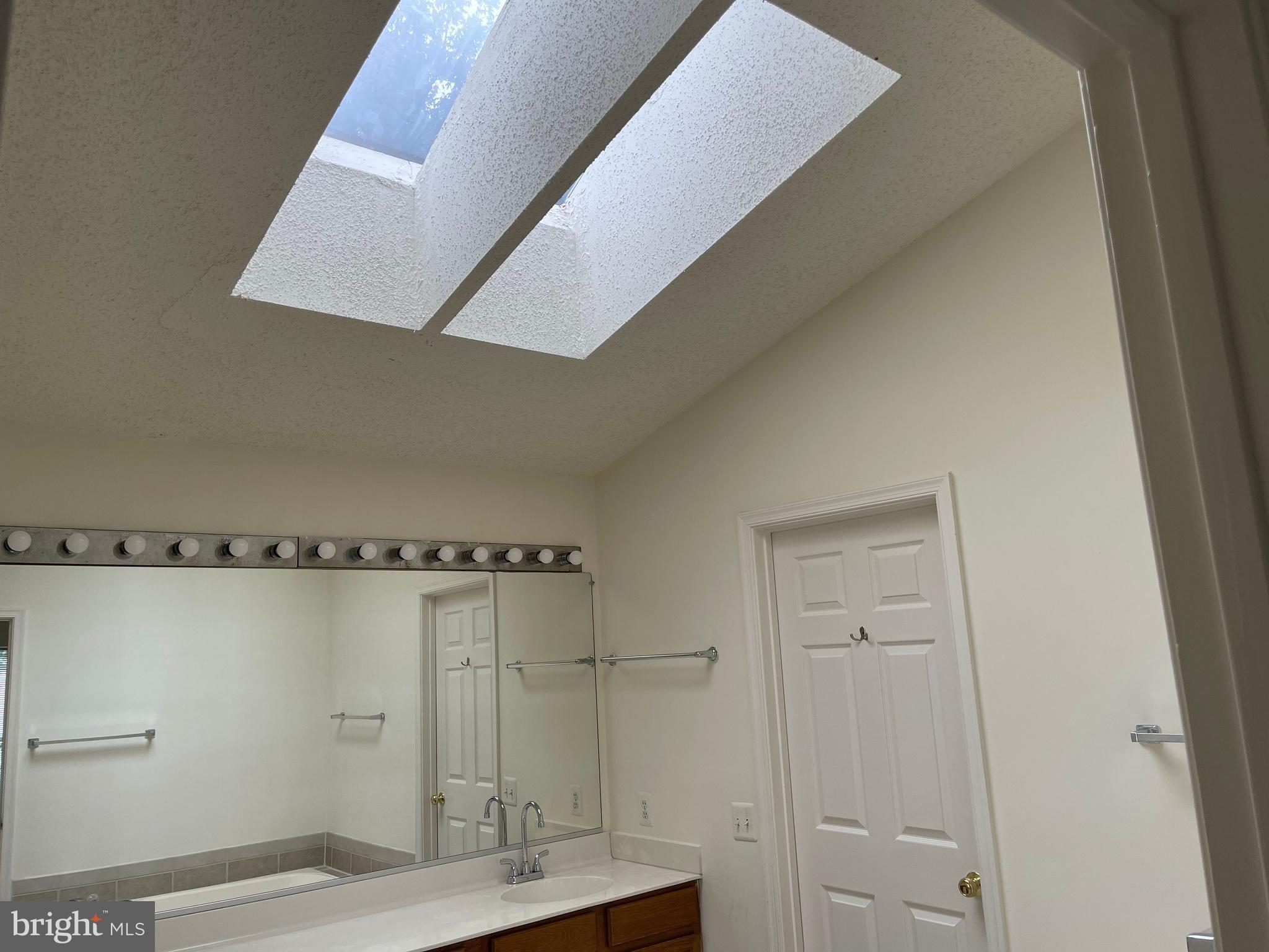 TWIN OAKS FARM - Residential Lease