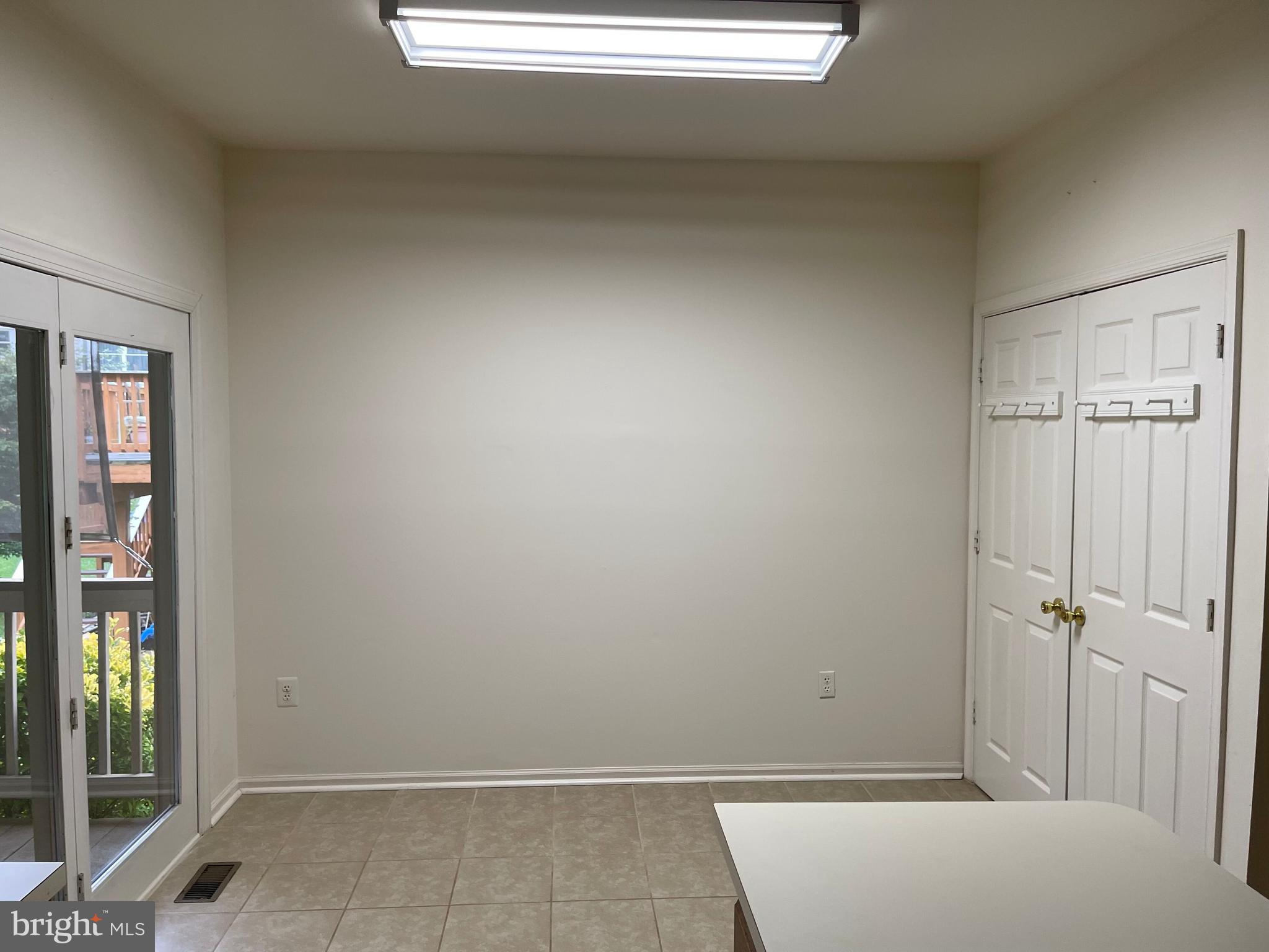 TWIN OAKS FARM - Residential Lease