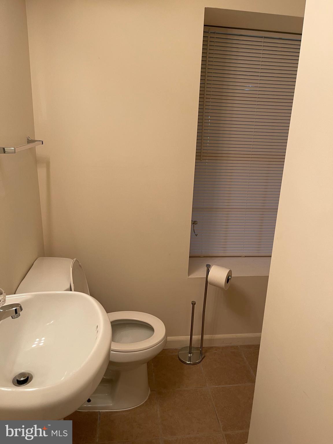 TWIN OAKS FARM - Residential Lease