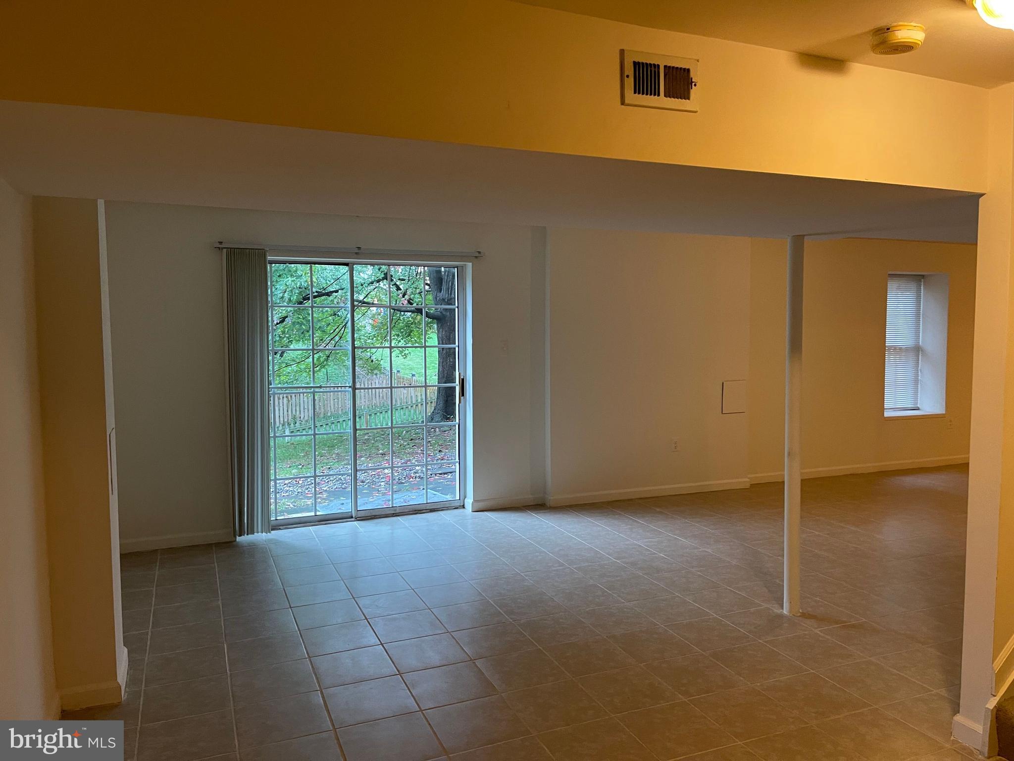 TWIN OAKS FARM - Residential Lease