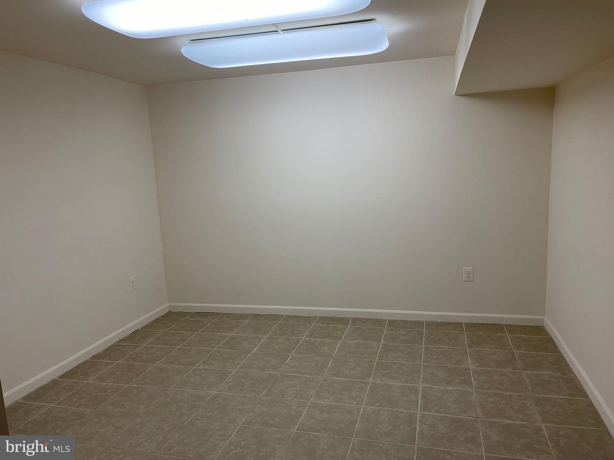 TWIN OAKS FARM - Residential Lease