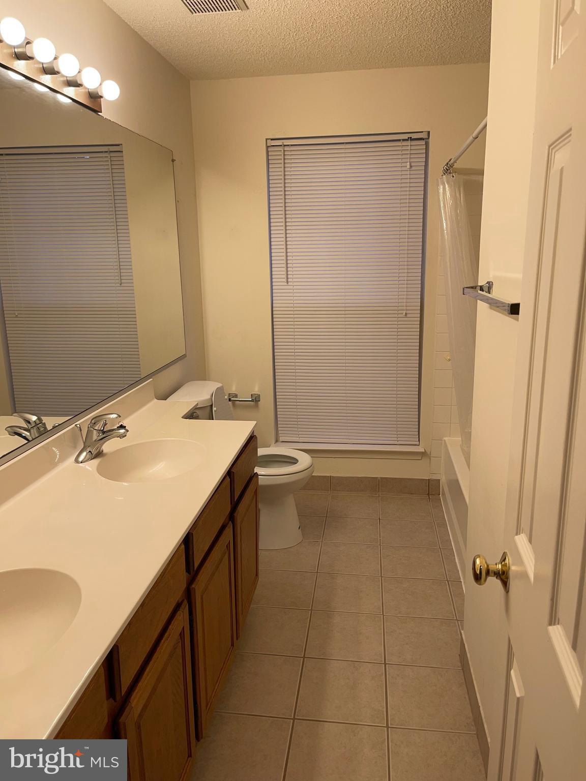 TWIN OAKS FARM - Residential Lease