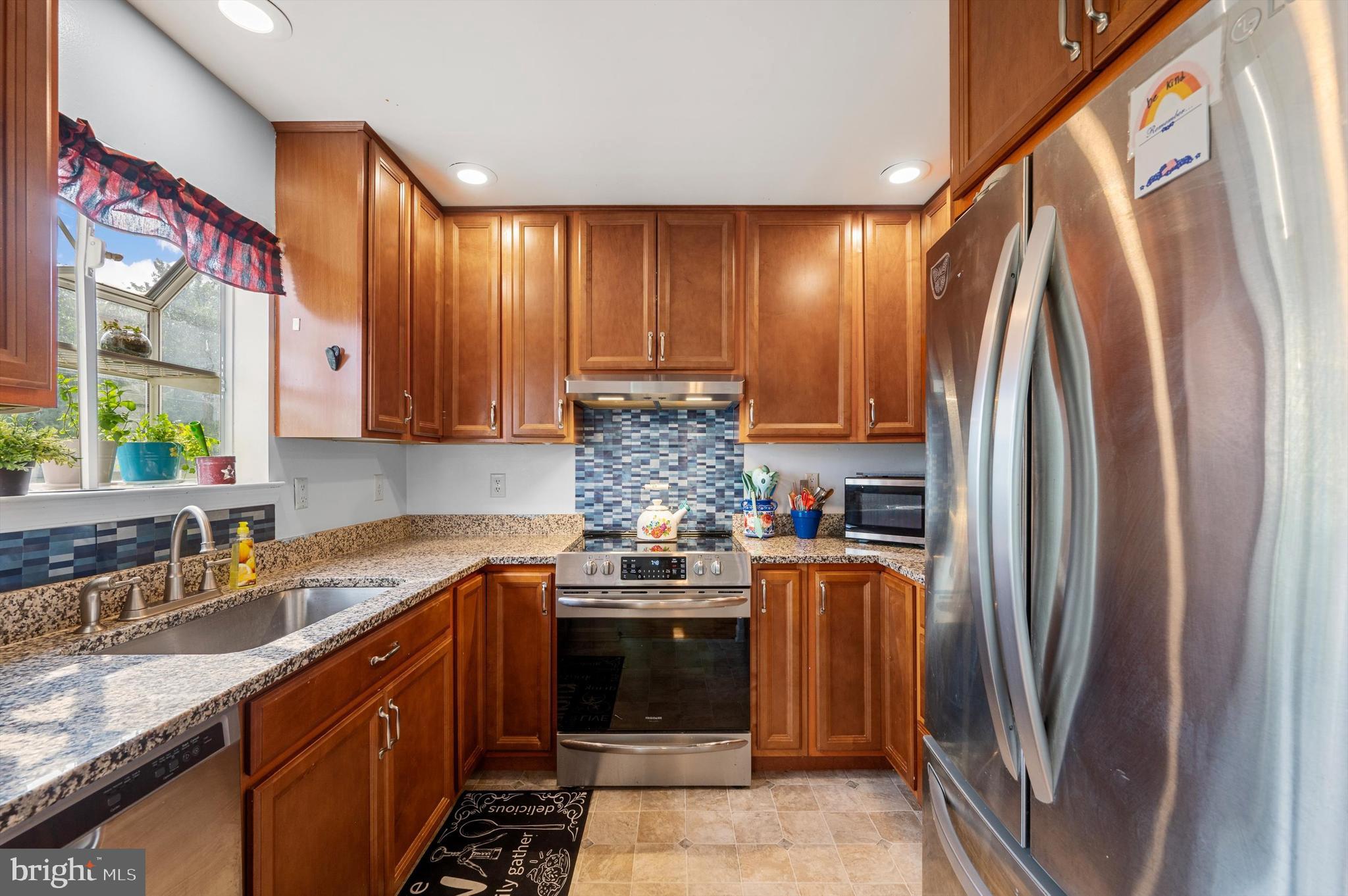 LAURA BAILEY - Residential