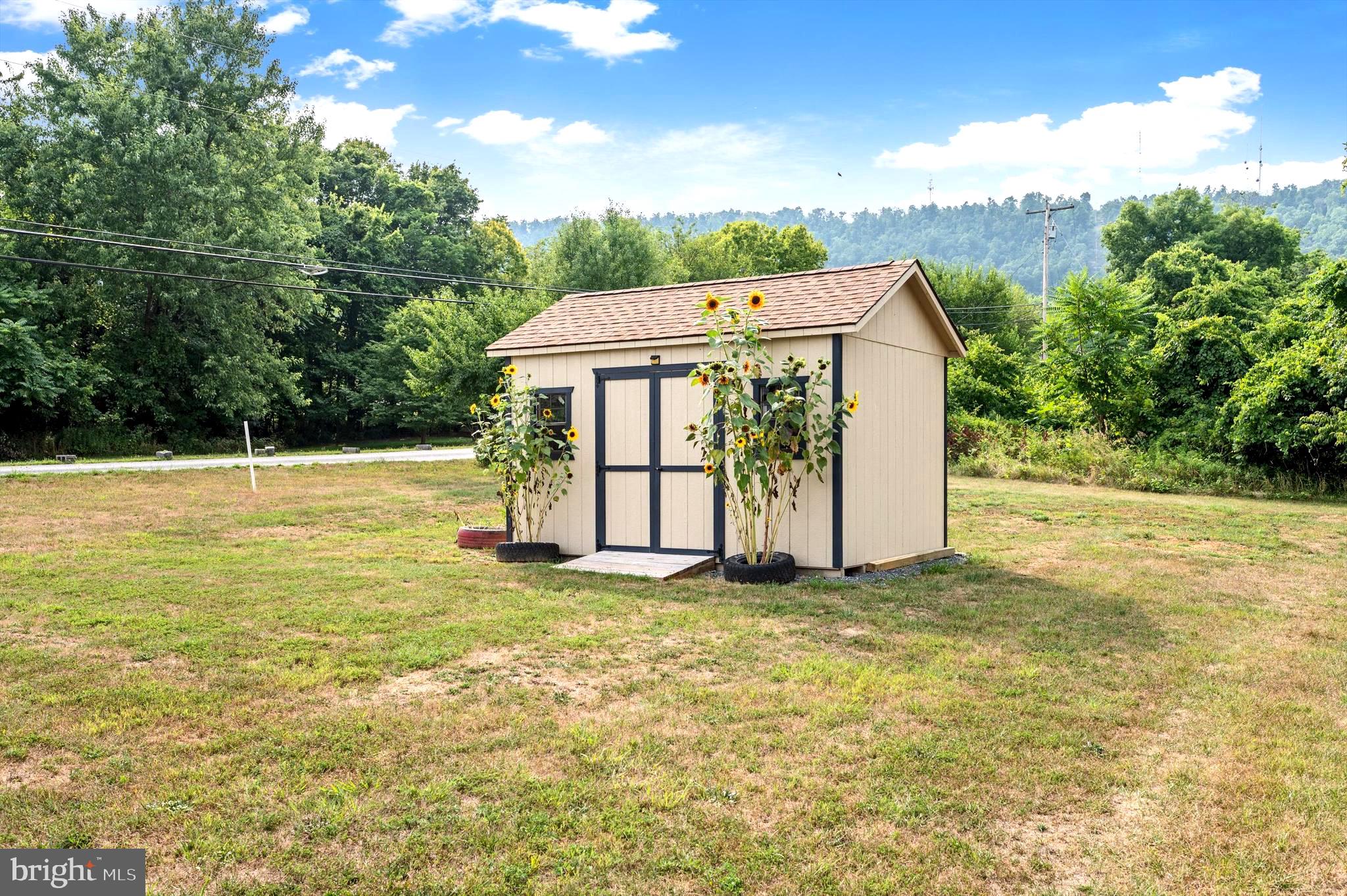 LAURA BAILEY - Residential