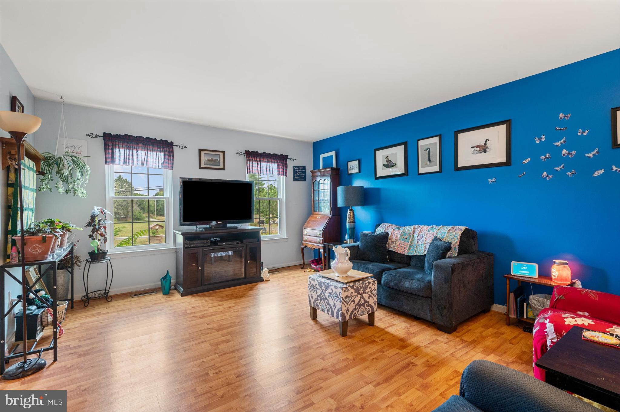 LAURA BAILEY - Residential