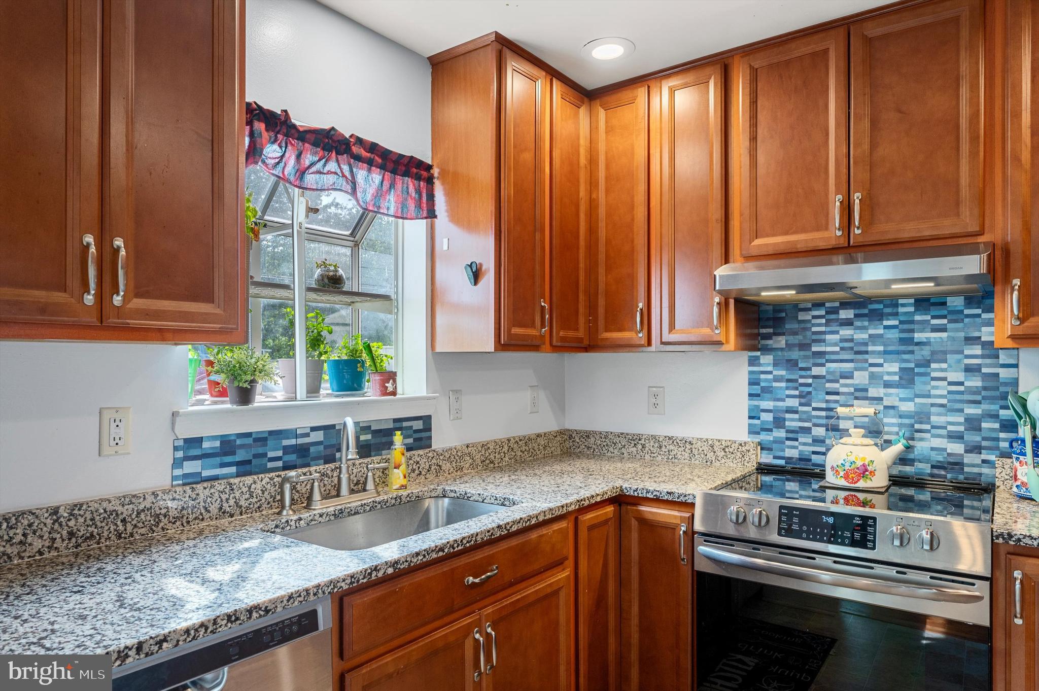 LAURA BAILEY - Residential