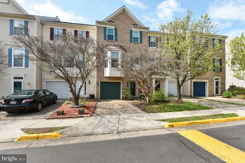 Photo of 14215 Beddingfield Way, CENTREVILLE, VA 20121 (MLS # VAFX2313524)