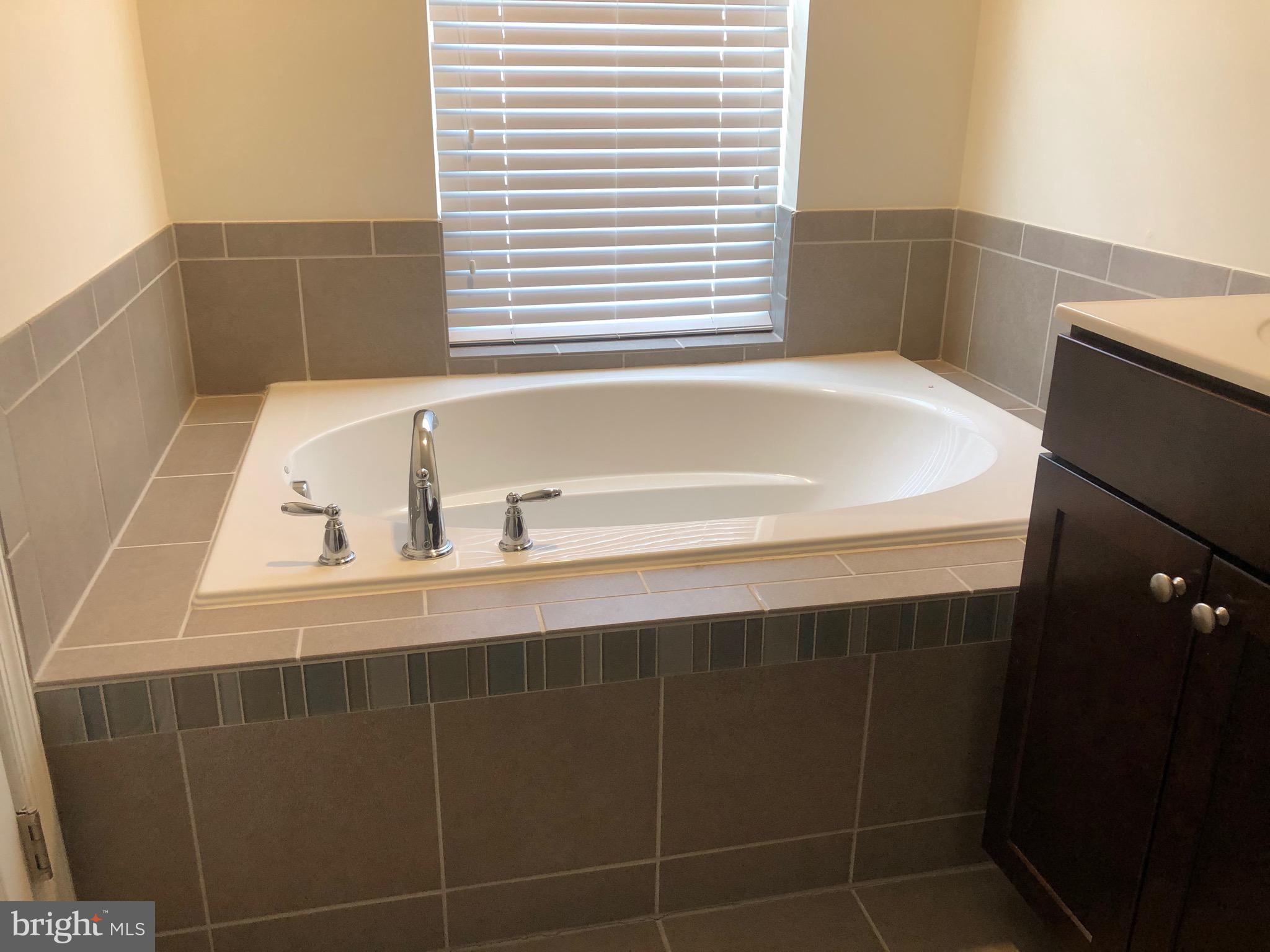 JEFFERSON JUNCTION - Residential Lease