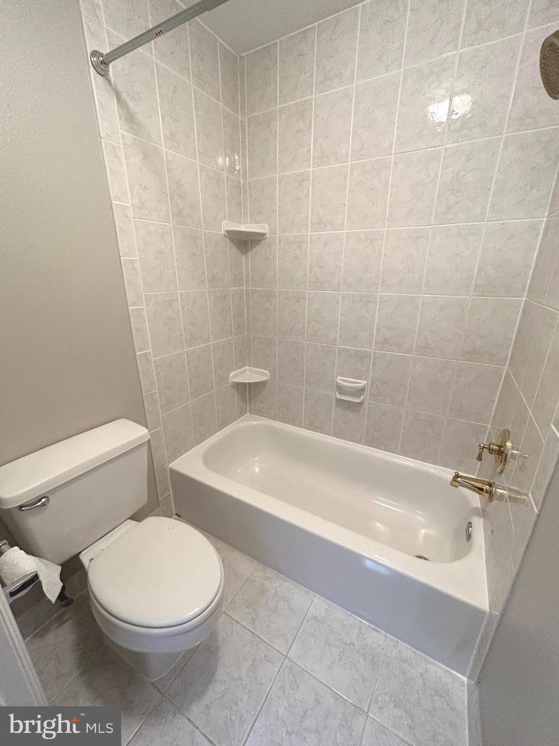 THE GABLES ON TUCKERMAN - Residential