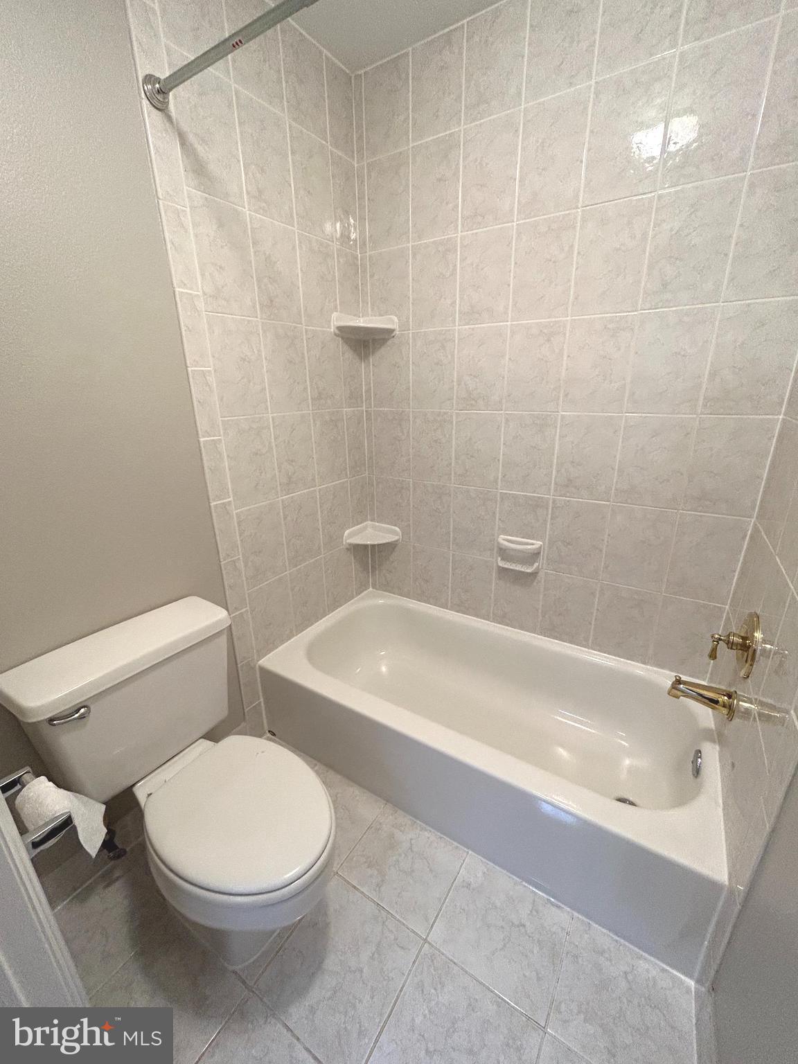 THE GABLES ON TUCKERMAN - Residential