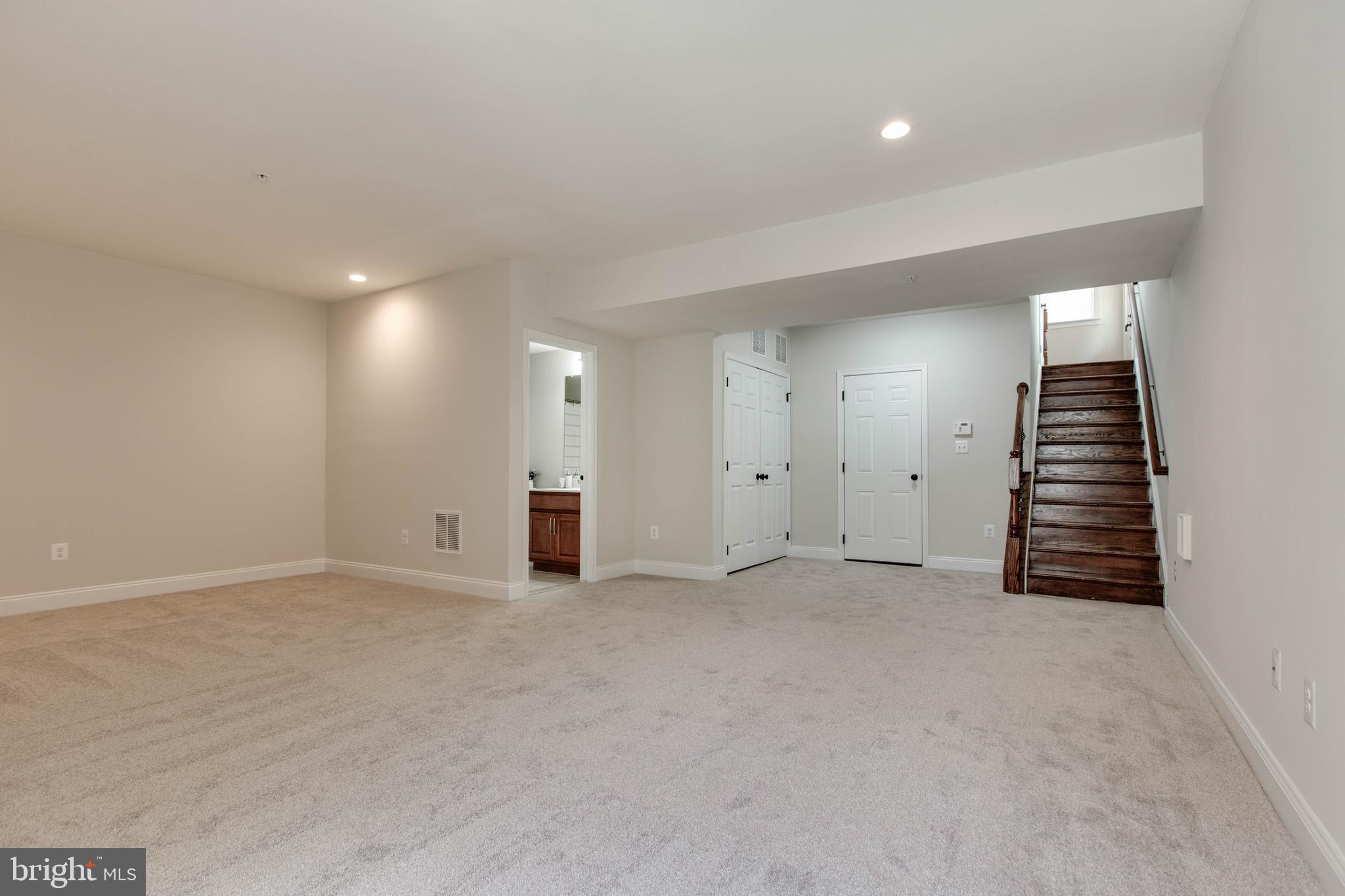 MIKLASZ PROPERTY - Residential