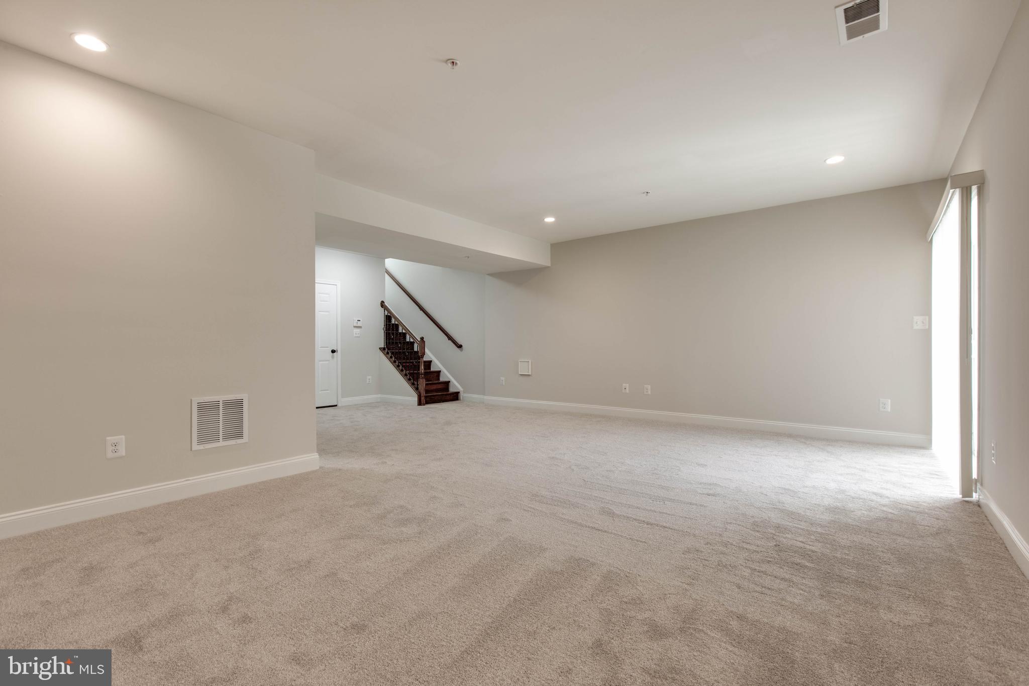 MIKLASZ PROPERTY - Residential