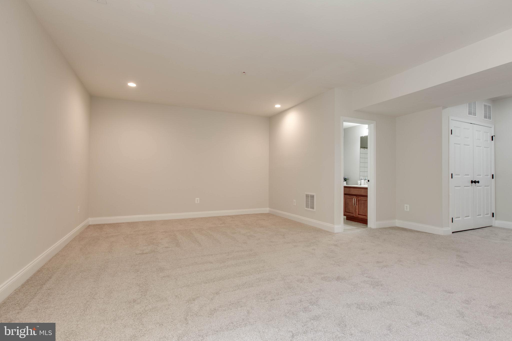 MIKLASZ PROPERTY - Residential