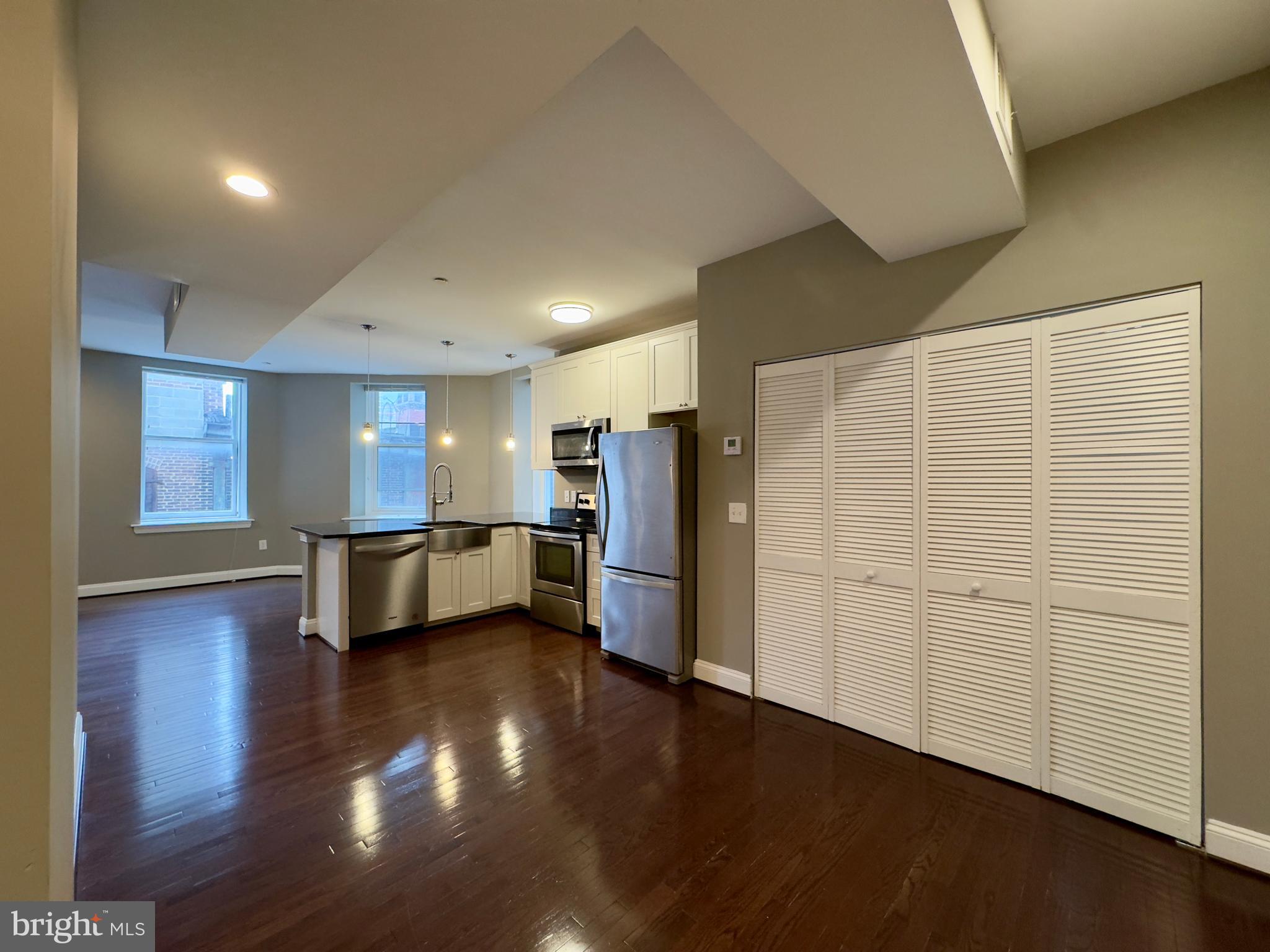 208 E REDWOOD STREET 5D