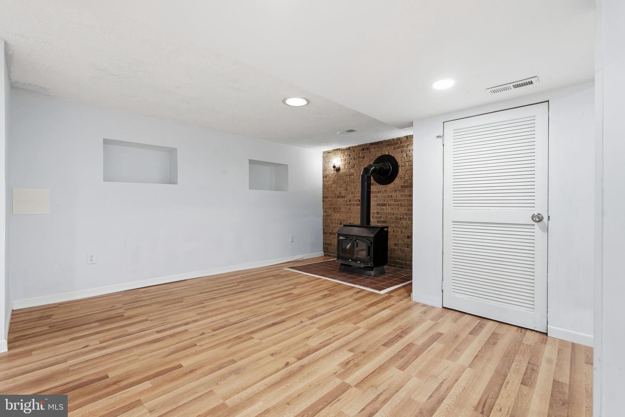 BAUERNSCHMIDT MANOR - Residential Lease