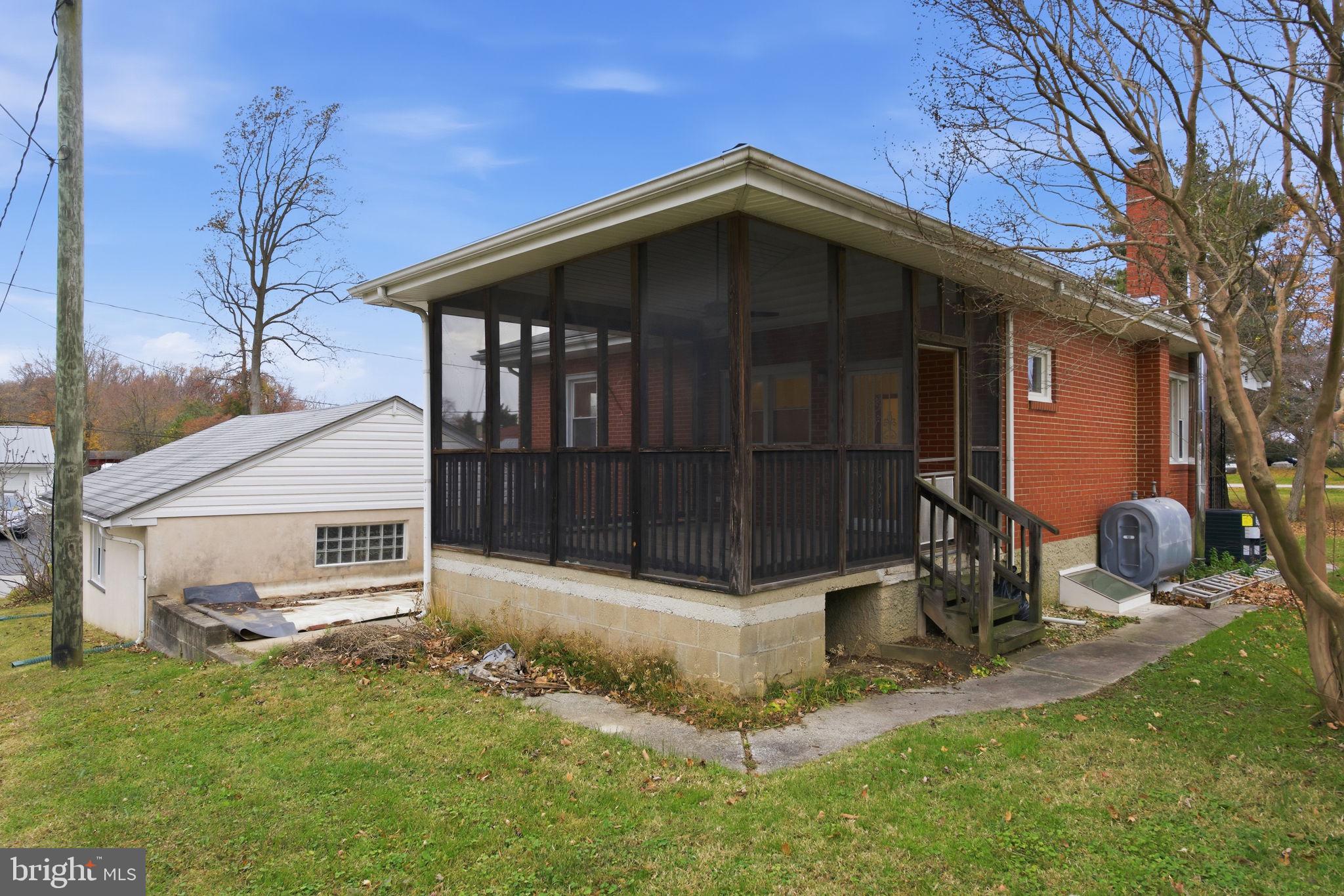 BAUERNSCHMIDT MANOR - Residential Lease