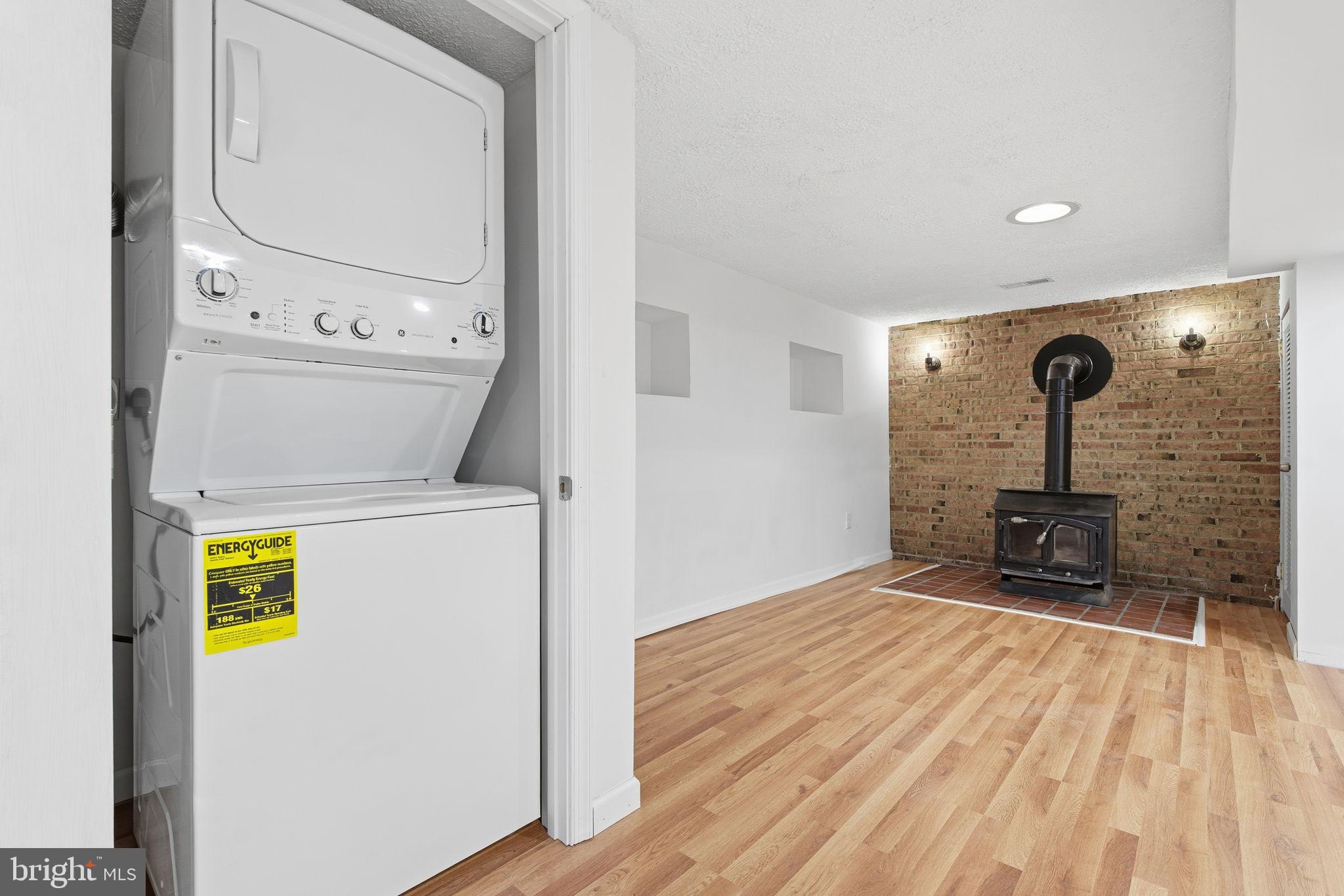 BAUERNSCHMIDT MANOR - Residential Lease