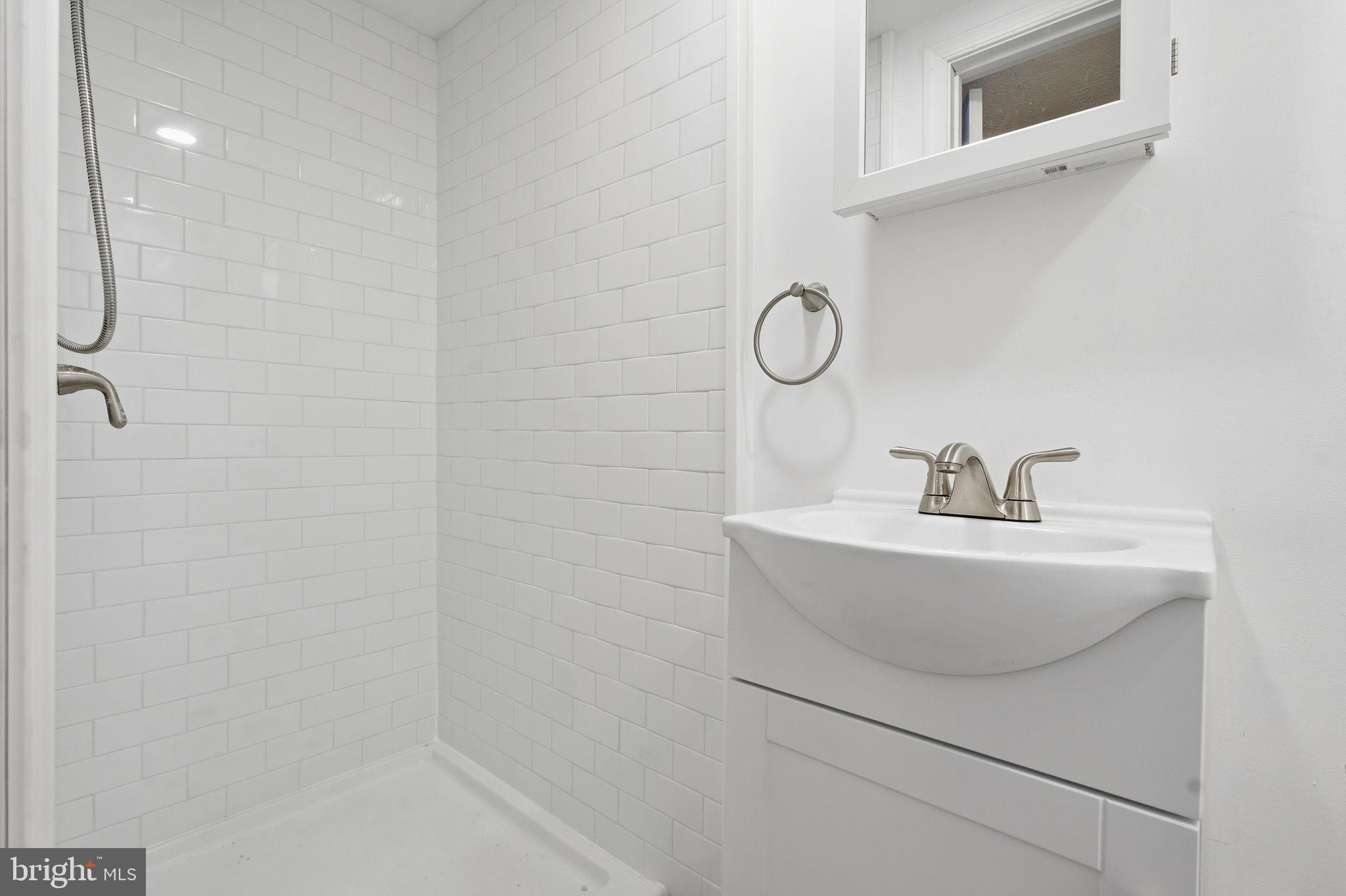 BAUERNSCHMIDT MANOR - Residential Lease