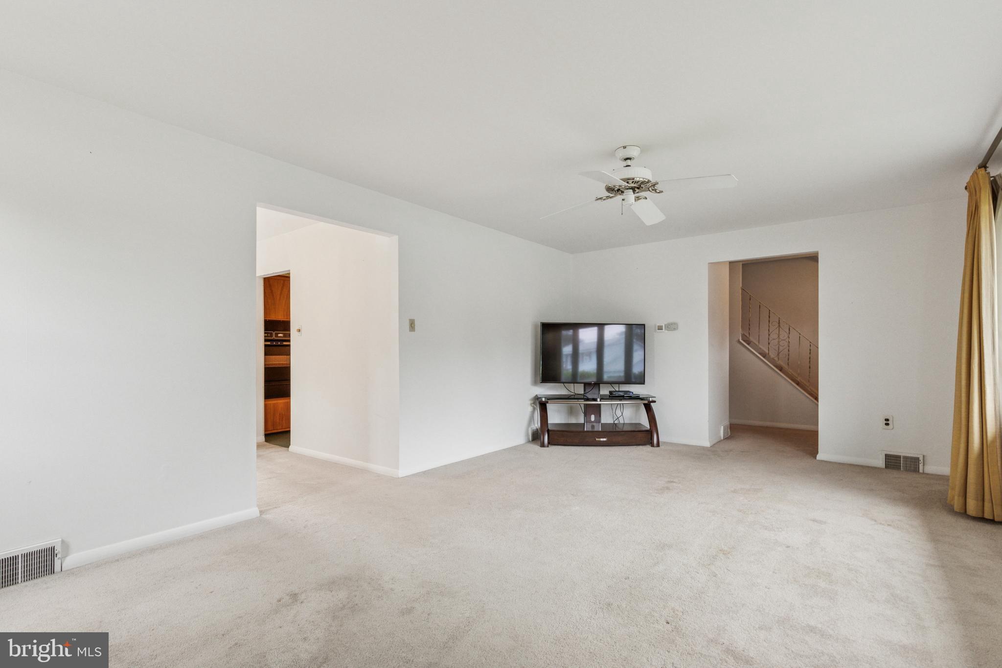 697 N HENDERSON ROAD
