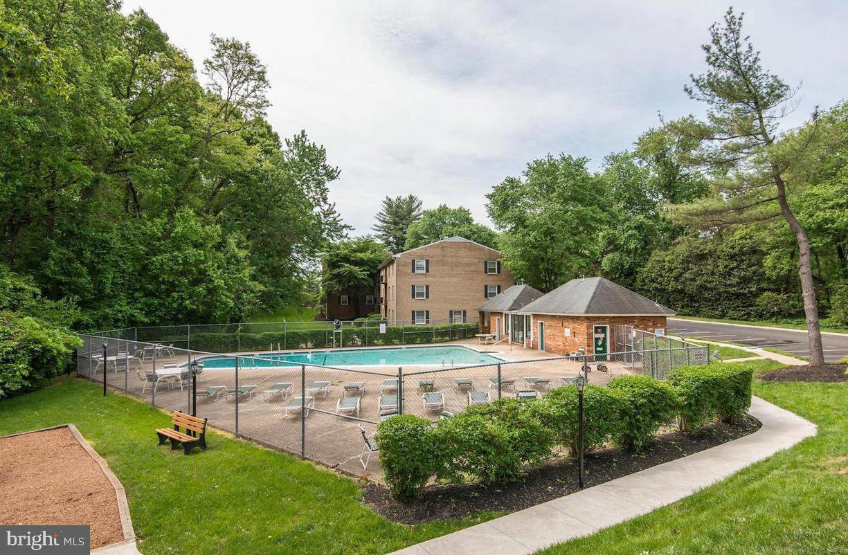 LYNDHURST - Residential