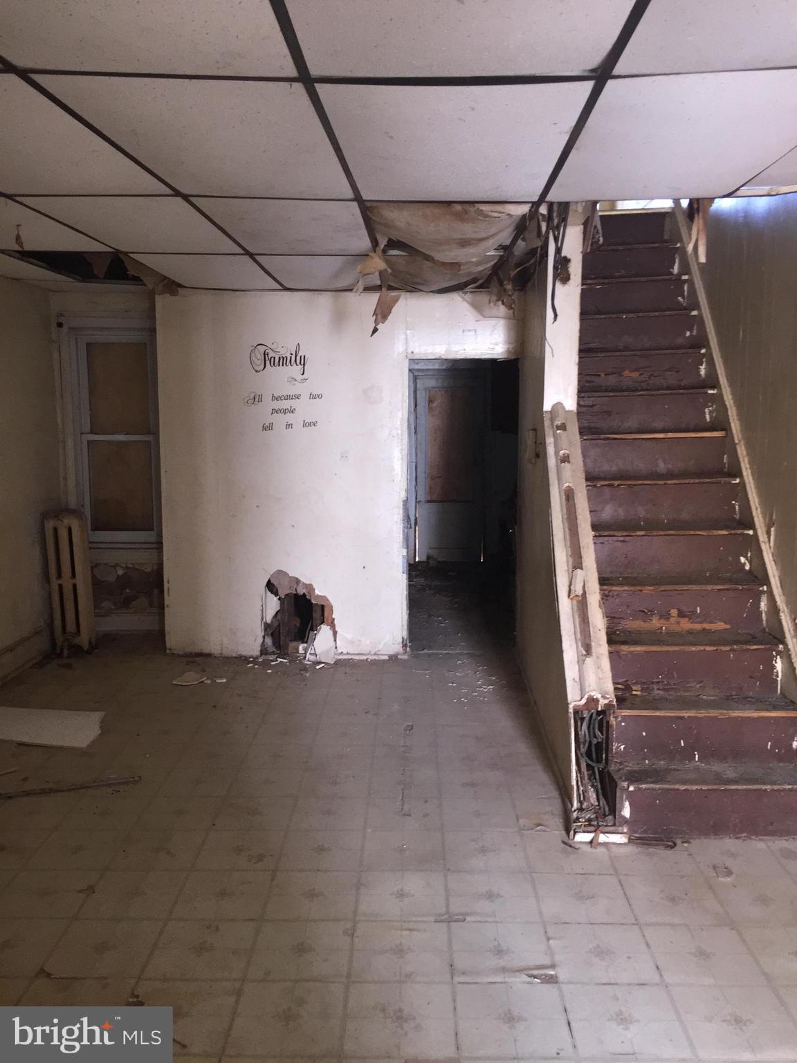 810 E WILLARD STREET