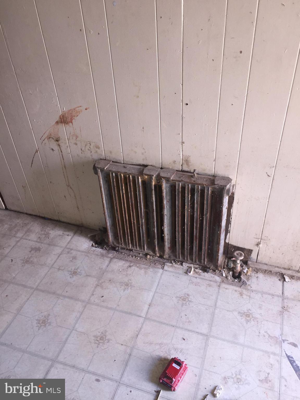 810 E WILLARD STREET