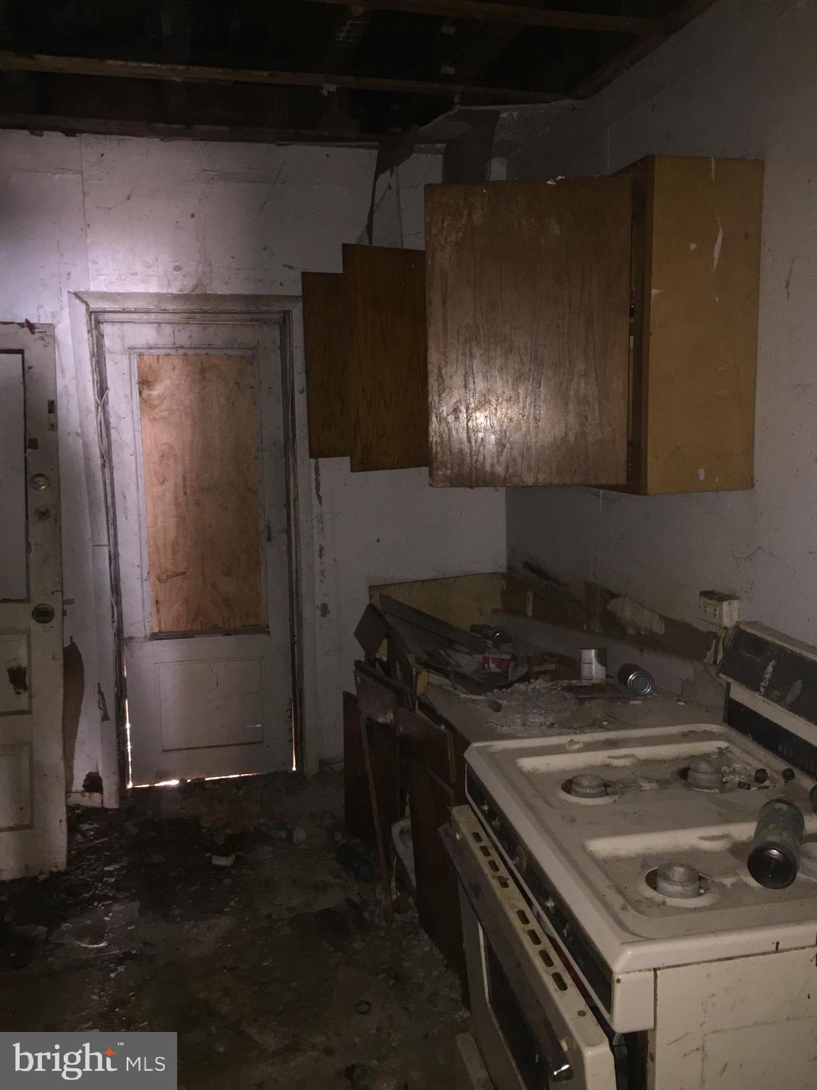 810 E WILLARD STREET