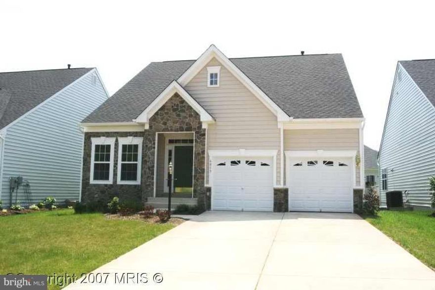 DETACHED HOME W/3 FINISHED LVLS IN HERITAGE HUNT, VOTED THE #1 ACTIVE ADULT GATED GOLF COURSE COMMUNITY IN USA * SUPER AMENITES * CUL DE SAC * RARE FINISHED LL * 9-FT CEILINGS ON MN & LL * 2-CAR GARAGE * SPECTACULAR SUNROOM W/2-SIDED GAS FPLC * UPGRADES: GRANITE & 42" CABINETS IN KITCHEN, HDWD IN FOYER, LR, DR & SUNROOM * CERAMIC TILE IN ALL BATH, KITCHEN & BREAKFAST RM * SHOWS GREAT, DON'T MISS!