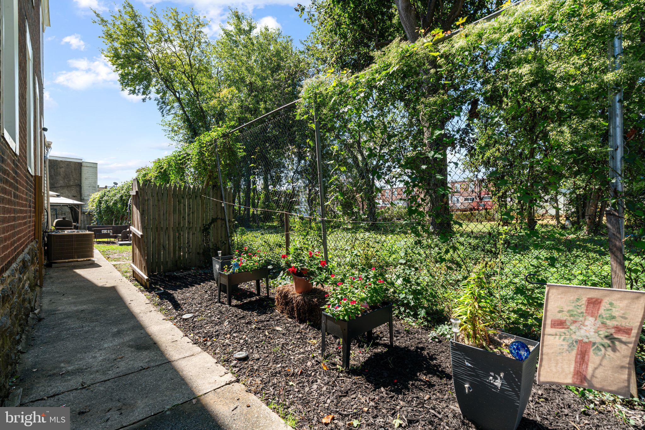 WEST OAK LANE - Residential