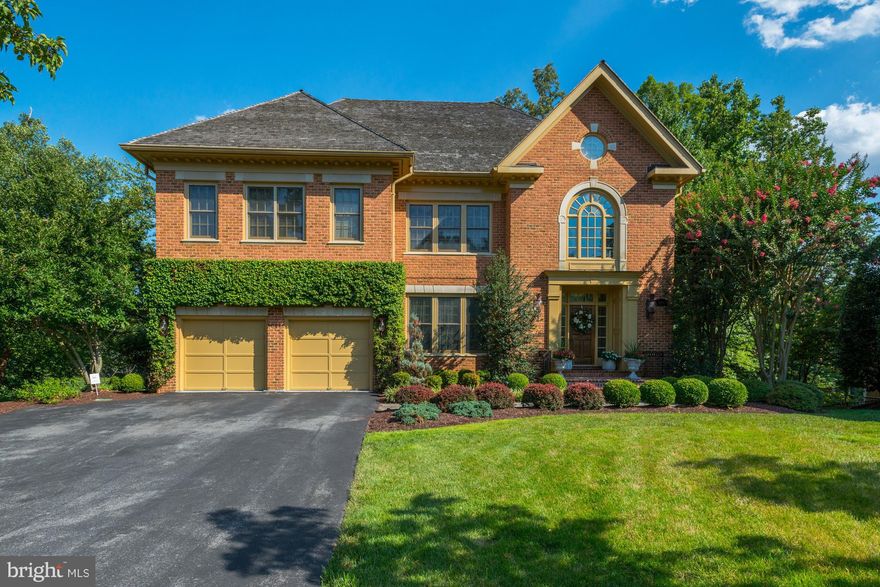 Beautifully renovated to include master suite w/ sitting room (or 4th bedroom on 2nd level). Soaring views of the 4th & 5th Fairways of the famed TPC at Avenel Golf Course, unparalleled in its design & craftsmanship. Top of the line kitchen. Fully Finished lower level & additional bedroom & bath. Total of 5 BR, 4FB, 2PR. Professional Golf Facility Included.