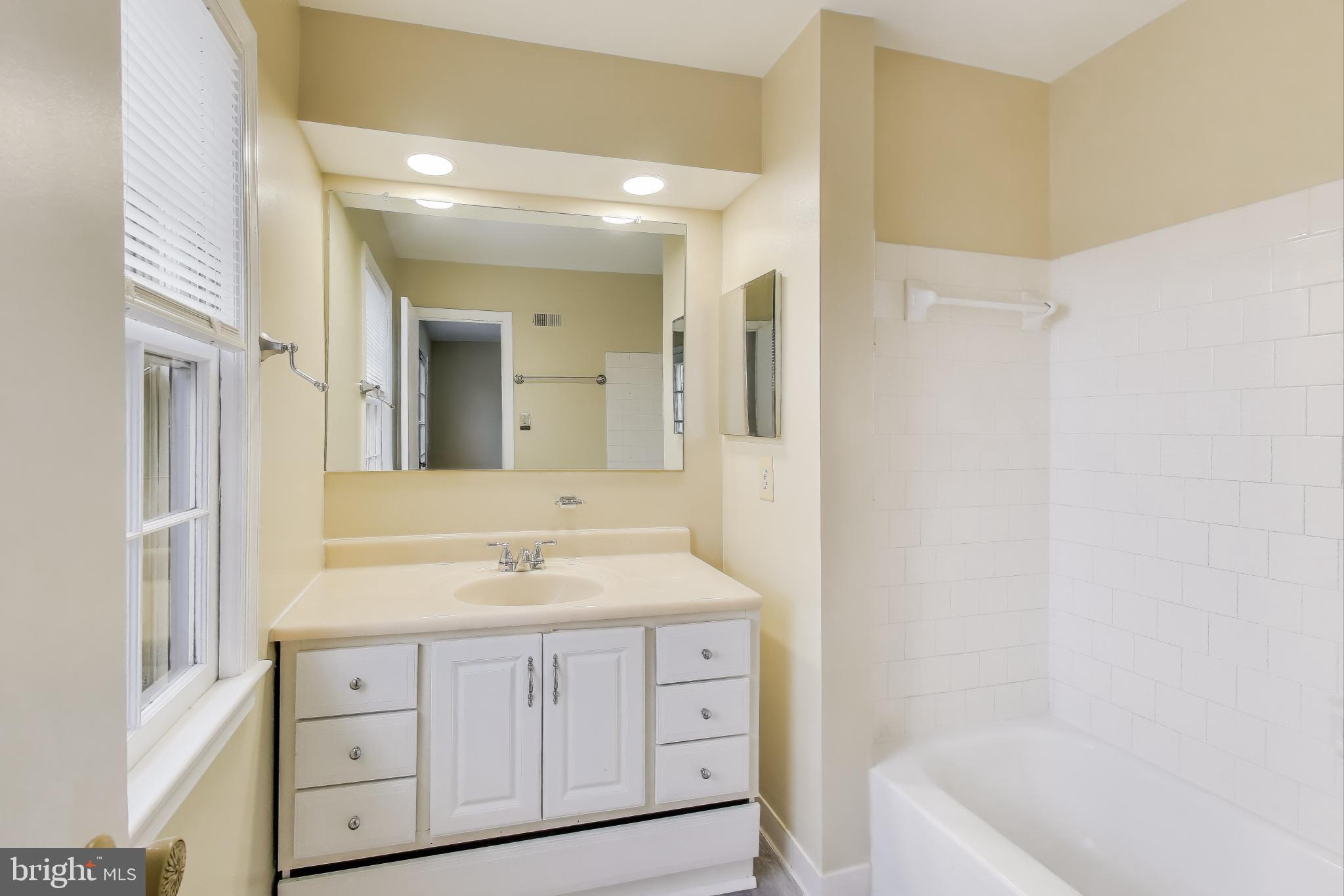 MOUNT VERNON SQUARE - Residential