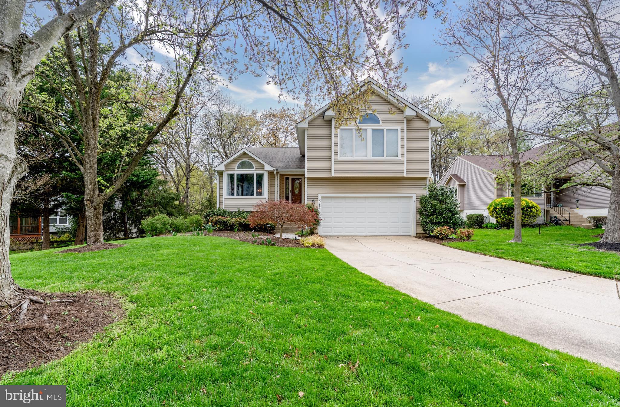 Welcome to Your Dream Home in Rivers Edge! Tucked away on a peaceful private cul-de-sac in the highly sought-after Rivers Edge community—with NO CPRA, NO HOA, and NO front foot fee—this stunning single-family home offers the perfect blend of modern upgrades, family-friendly living, and serene outdoor space.
From the moment you arrive, you’ll be wowed by the meticulously landscaped exterior and inviting curb appeal. Step inside to a bright, airy foyer featuring gleaming blond hardwood floors and soaring vaulted ceilings that fill the space with natural light and warmth.
The heart of the home is the gourmet kitchen, completely renovated in 2022 with sleek cabinetry, new stainless steel appliances, and thoughtful design that makes every meal a pleasure. The open-concept living and dining area flow seamlessly for both entertaining and everyday living. Cozy up by the updated gas fireplace on cool evenings or head out to your multi-level deck for summer barbecues and relaxing under the stars. The third-level shaded patio below offers even more space to unwind in your private backyard oasis.
Upstairs, you’ll find generously sized bedrooms, including a spacious primary suite with a large walk-in closet and a beautifully updated en-suite bath. In addition, the upper level has 2 additional bedrooms and full bathroom.
The fully finished basement adds a whole new level of living—perfect for a media room, gym, home office, or play space. And with both upper and lower-level walkouts, you'll enjoy rare versatility and easy access to the outdoors.
Storage won’t be an issue with ample closet space throughout. Additional features include a built-in central vacuum, maintenance-free exterior, and a sprinkler system to keep your lawn lush with ease. Everything has been professionally upgraded and meticulously maintained—just move in and enjoy!
This home truly stands out in the neighborhood and offers style, space, and a long list of thoughtful upgrades you won’t find anywhere else. Don’t miss your chance to fall in love! schedule your tour today!