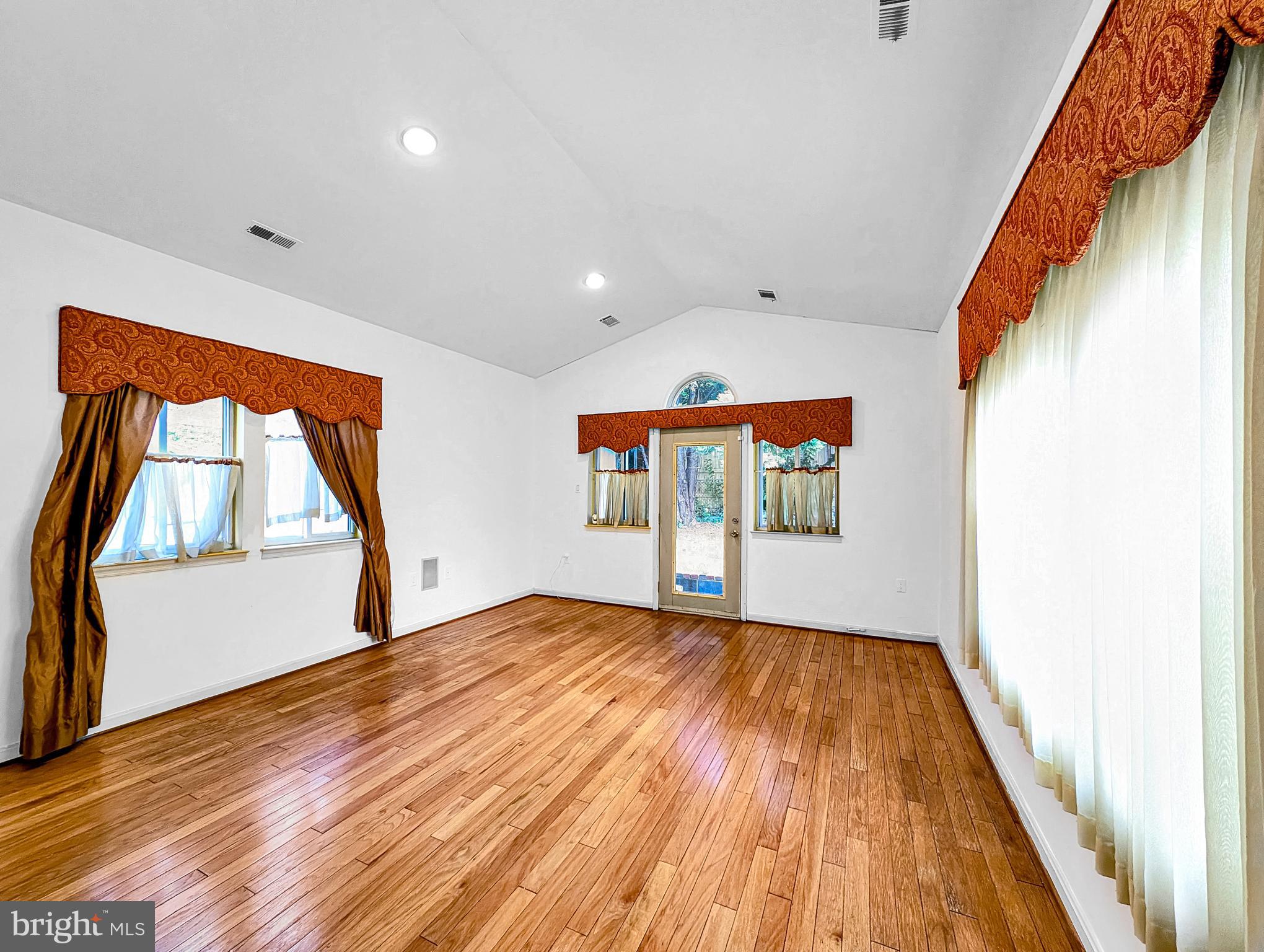 OAKVIEW - Residential Lease