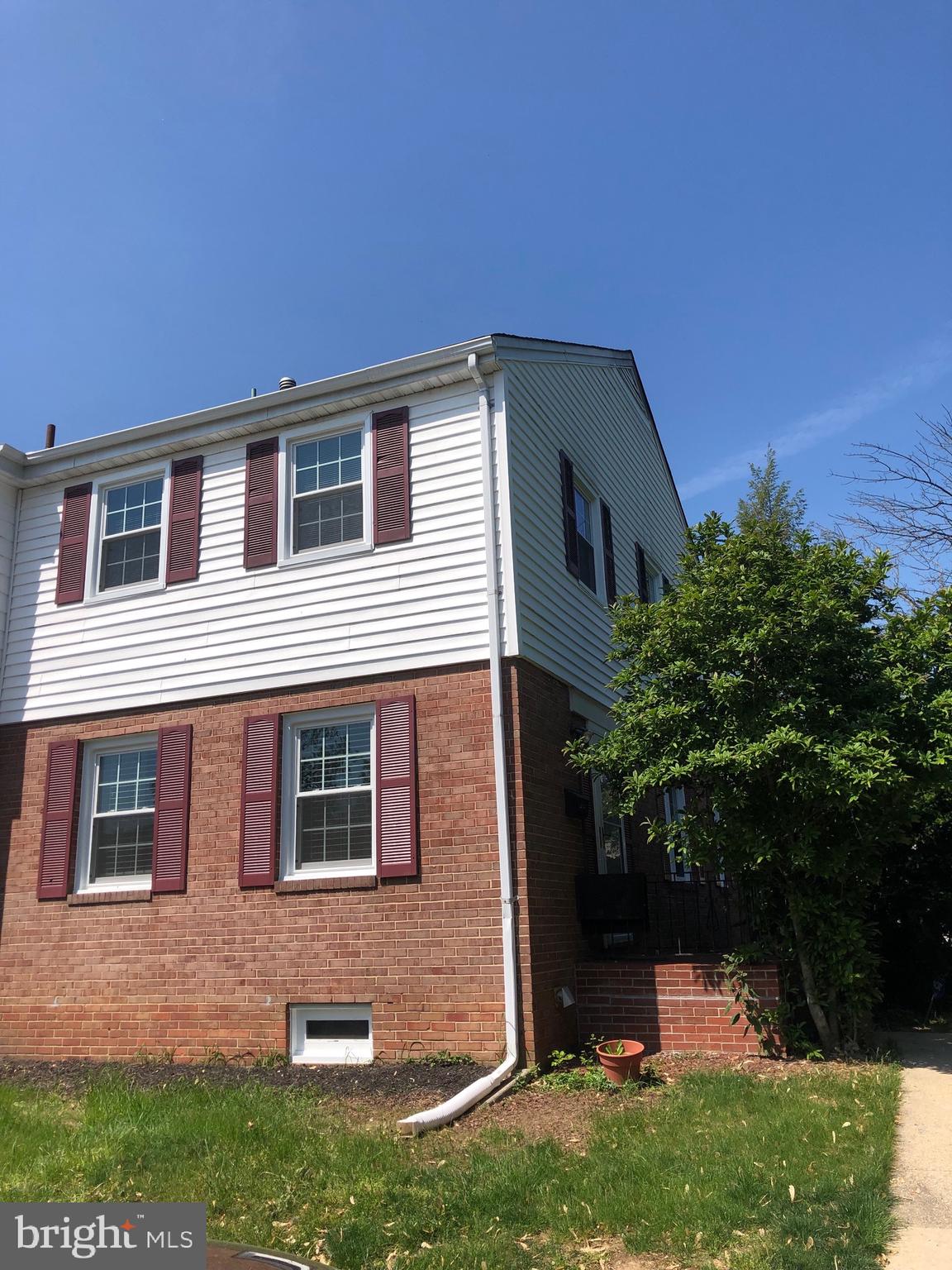Beautiful renovated end unit townhouse in laurel within a few minutes from major shopping malls, Baltimore, DC and all major highways. The unit features nice flooring, remodeled kitchen with SS appliances, granite top and much more. Basement is fully updated and finishe. .New roofing and windows are Instuled recently. House is owner occupied.