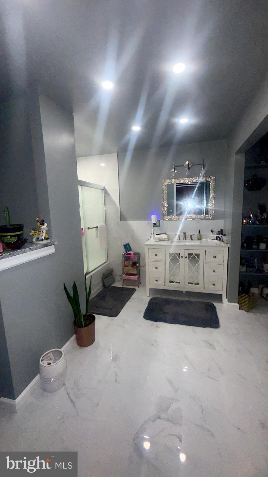 WILLIAMS WALK - Residential