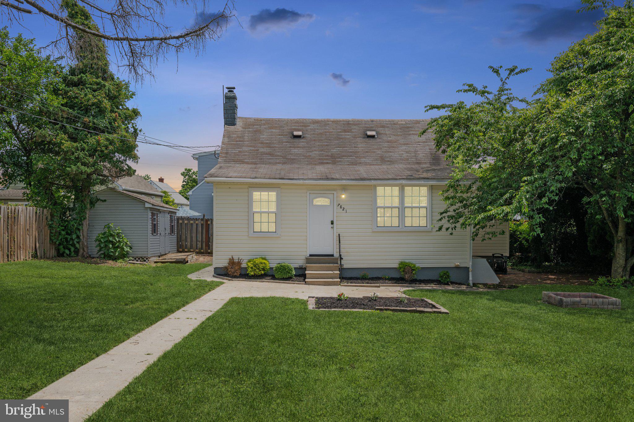 Fully renovated in 2020 and freshly painted throughout, this 3-bed, 2-bath bungalow blends modern updates with a layout that just makes sense. The main level features an open living and dining area, a bright kitchen with granite countertops and stainless appliances, and a spacious bedroom with a full bath right off of the kitchen.
Downstairs, the fully finished basement gives you even more room to spread out. Whether you need a playroom, movie lounge, or guest suite. There’s also a second full bath, laundry area, and bonus space that could work as a home gym or office. Upstairs, the finished level adds even more flexible space, think creative studio, hangout zone, or extra bedroom.
Tucked on a quiet street in Parkville with a two-car parking pad and easy access to shopping, commuter routes, and parks, this one checks all the boxes for comfort, space, and move-in-ready living.