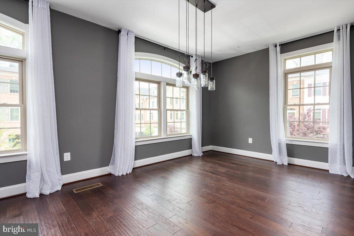 HAWTHORNES GRANT AT BRO - Residential