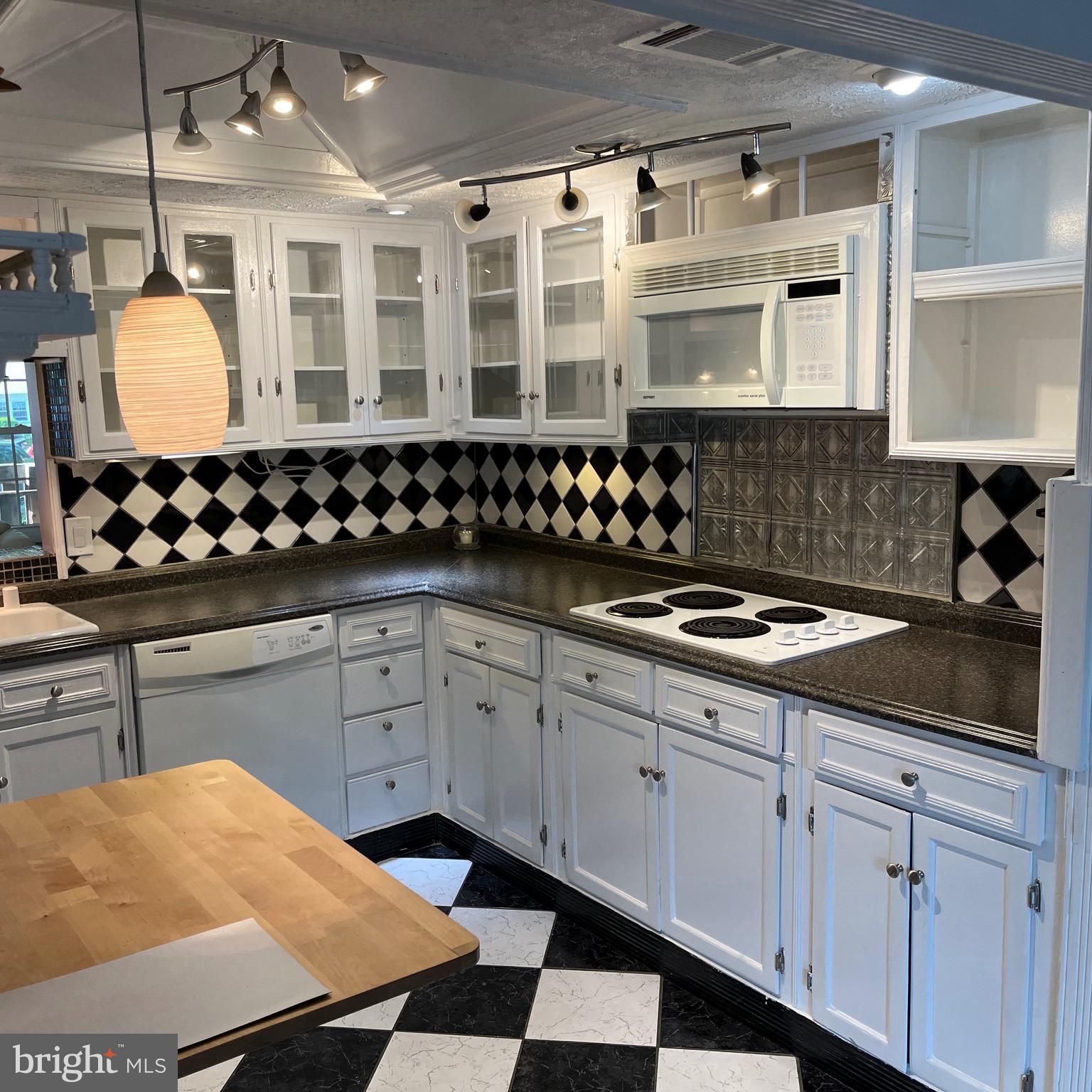 VILLAGE OF HARPERS CHOICE - Residential