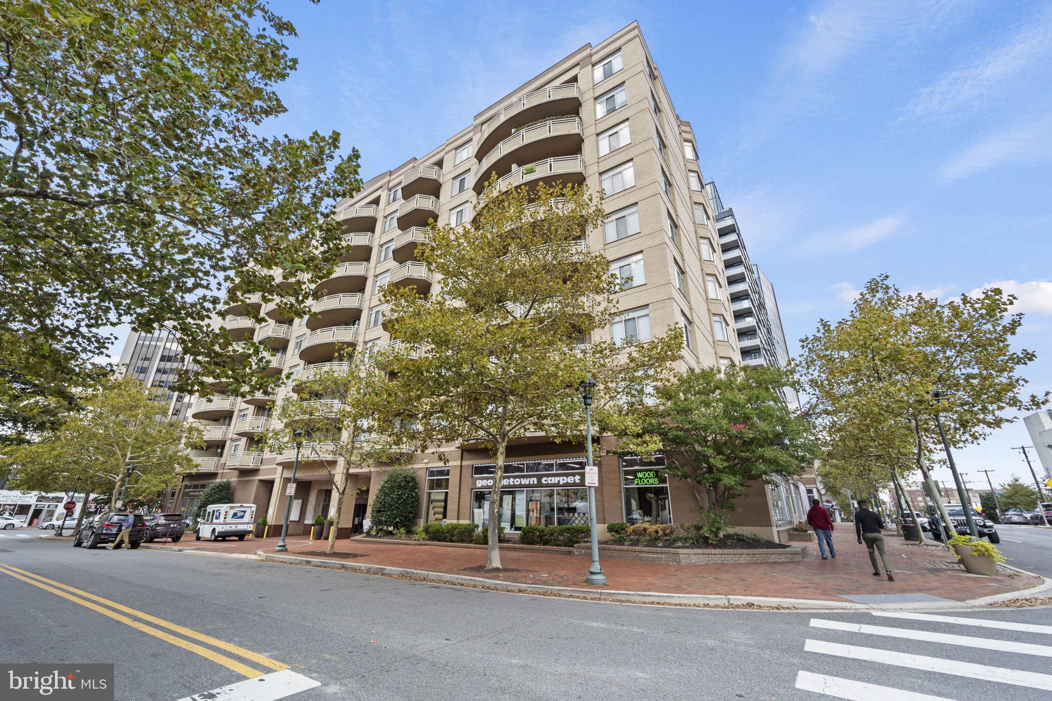 FAIRMONT PLAZA - Residential