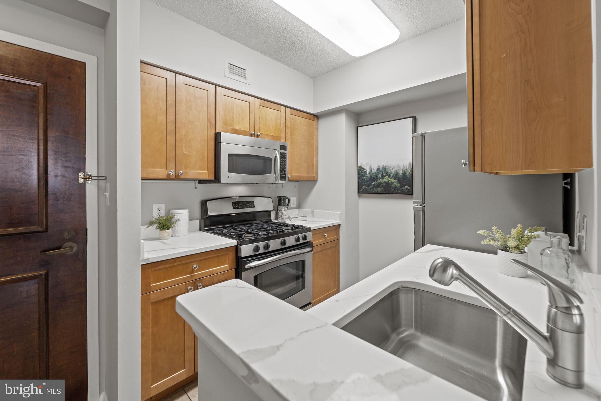 FAIRMONT PLAZA - Residential