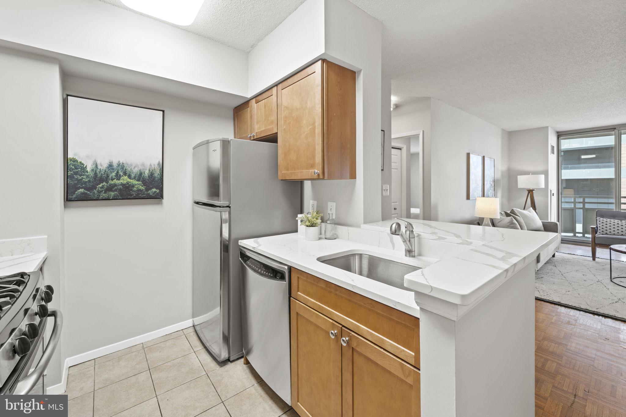 FAIRMONT PLAZA - Residential