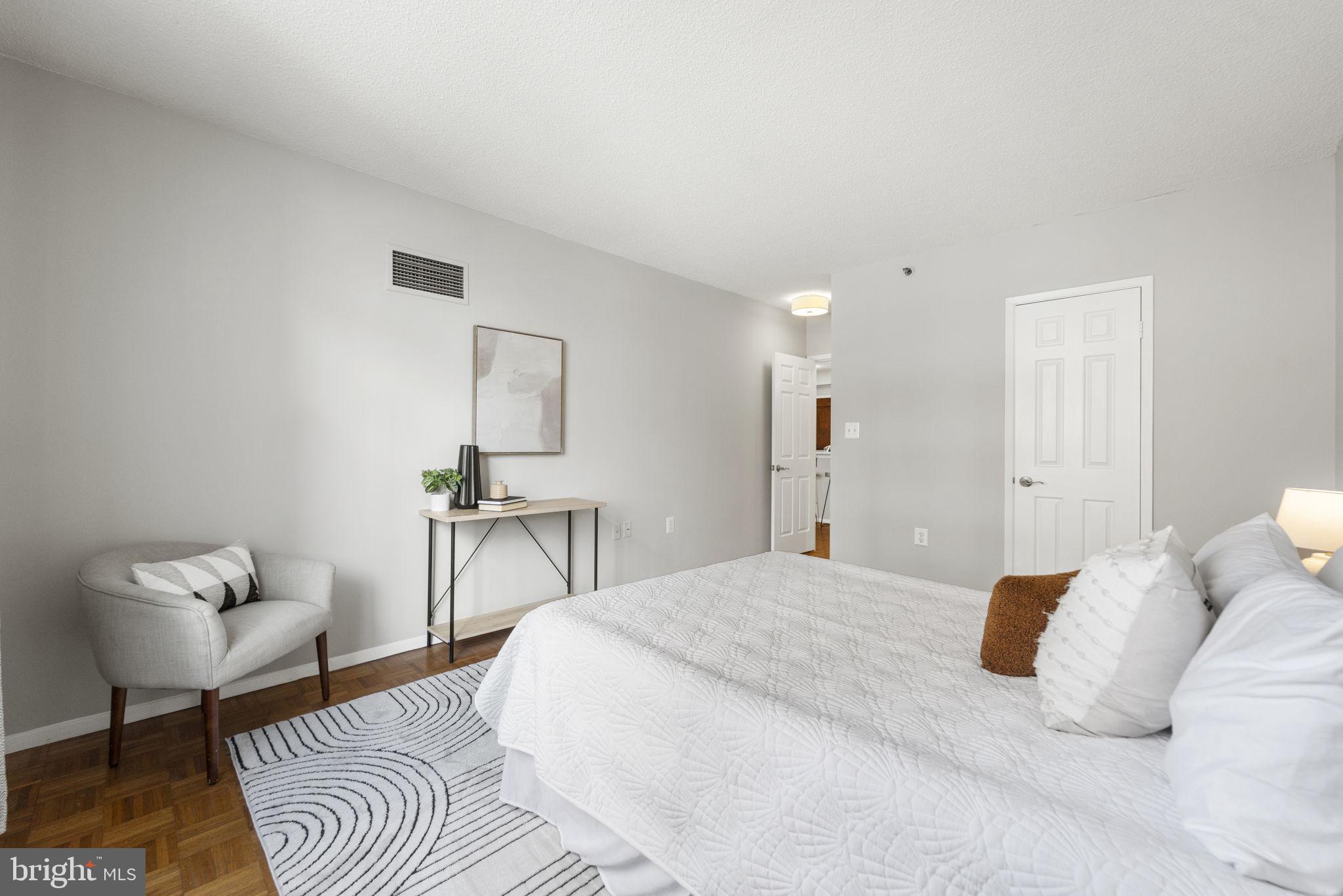 FAIRMONT PLAZA - Residential