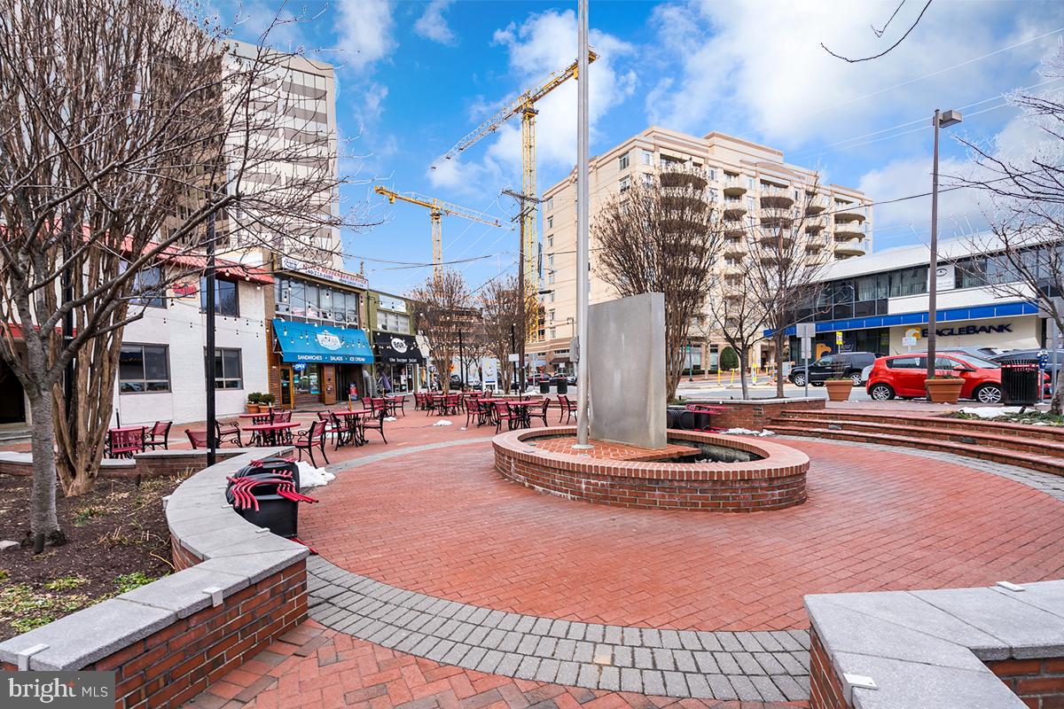 FAIRMONT PLAZA - Residential