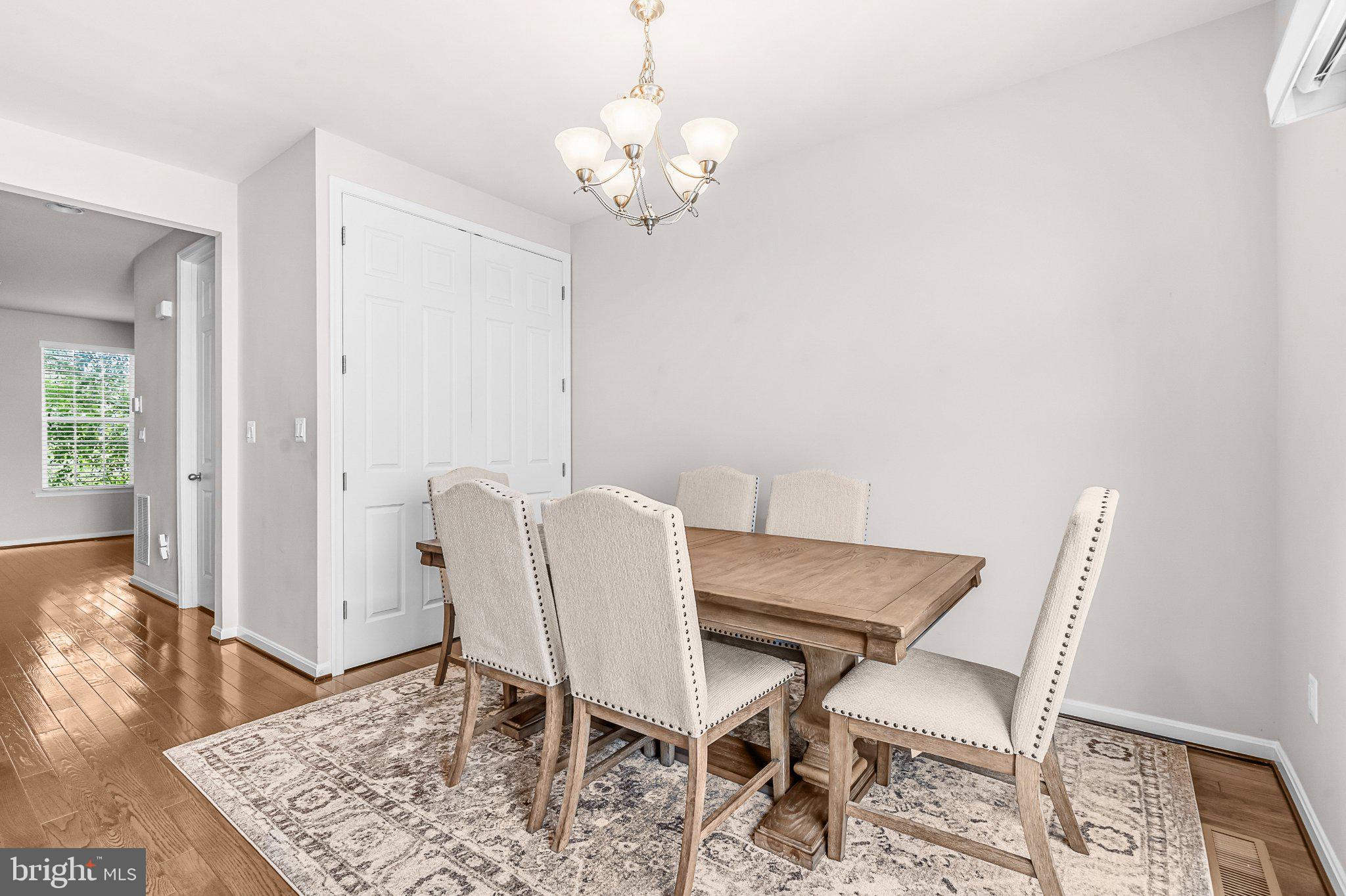 1733 FERNWOOD DRIVE